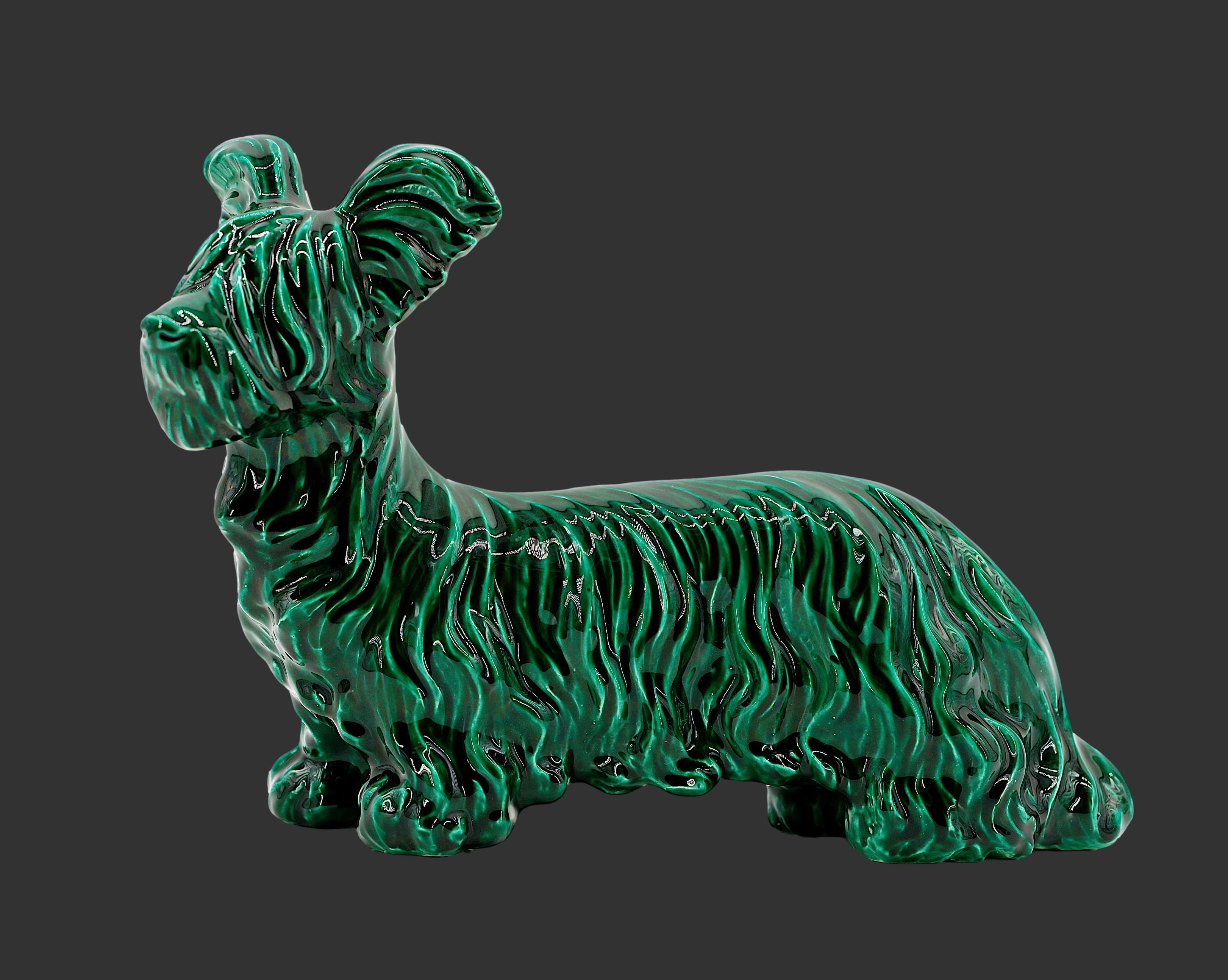 Französische Art Deco Keramikskulptur eines Skye Terriers von Santiago Rodriguez Bonome, Frankreich, 1920er Jahre. Höhe: 24,5 cm (9,65
