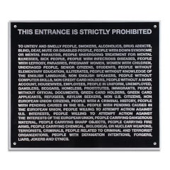 Santiago Sierra, Placa de puerta (Bienal de Venecia) - Escultura mural, Arte contemporáneo