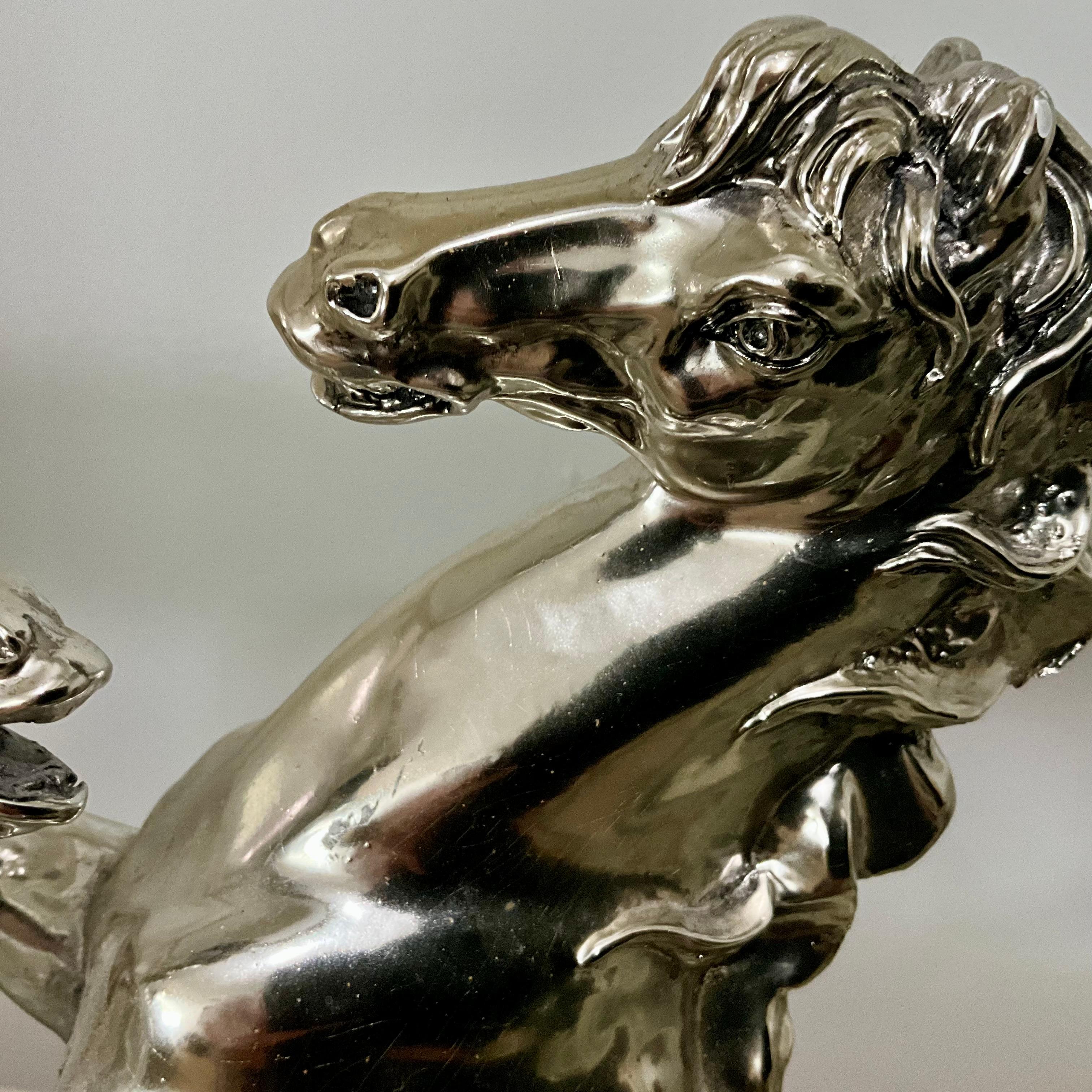 Santini Silvered Resin Sculpture of Two Rearing Horses, Signed, Italy Mid-20th C In condizioni buone in vendita a West Palm Beach, US