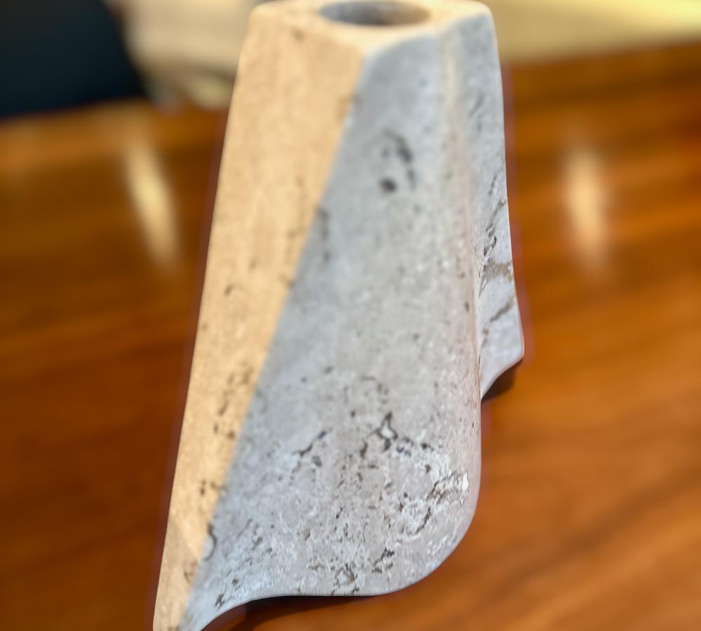 Vaso/candela Santísima Flower in marmo di Ensamble Artesano, 2024 in vendita 3