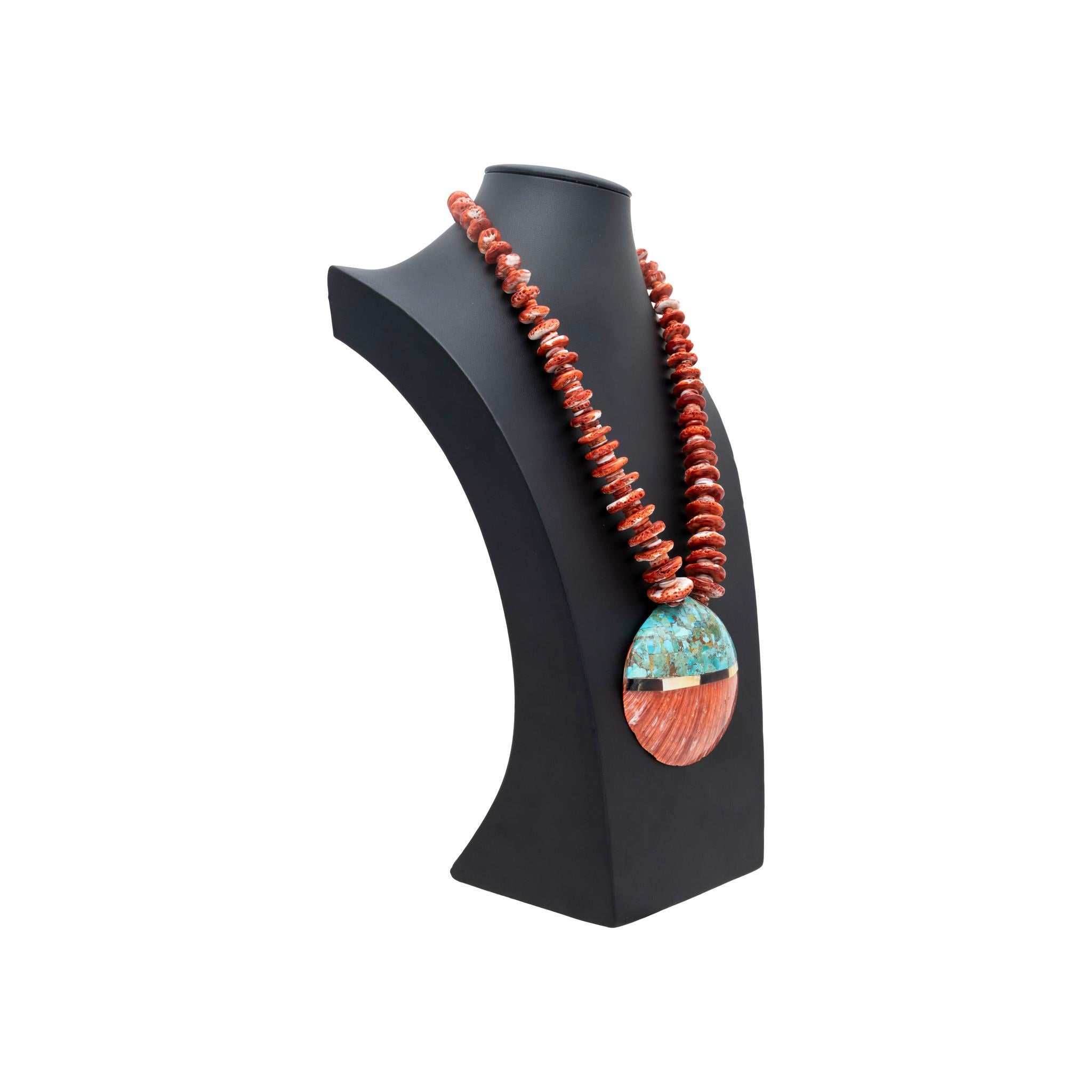 Santo Domingo Perlen-Halskette mit Muschel-Anhänger (Carréeschliff) im Angebot