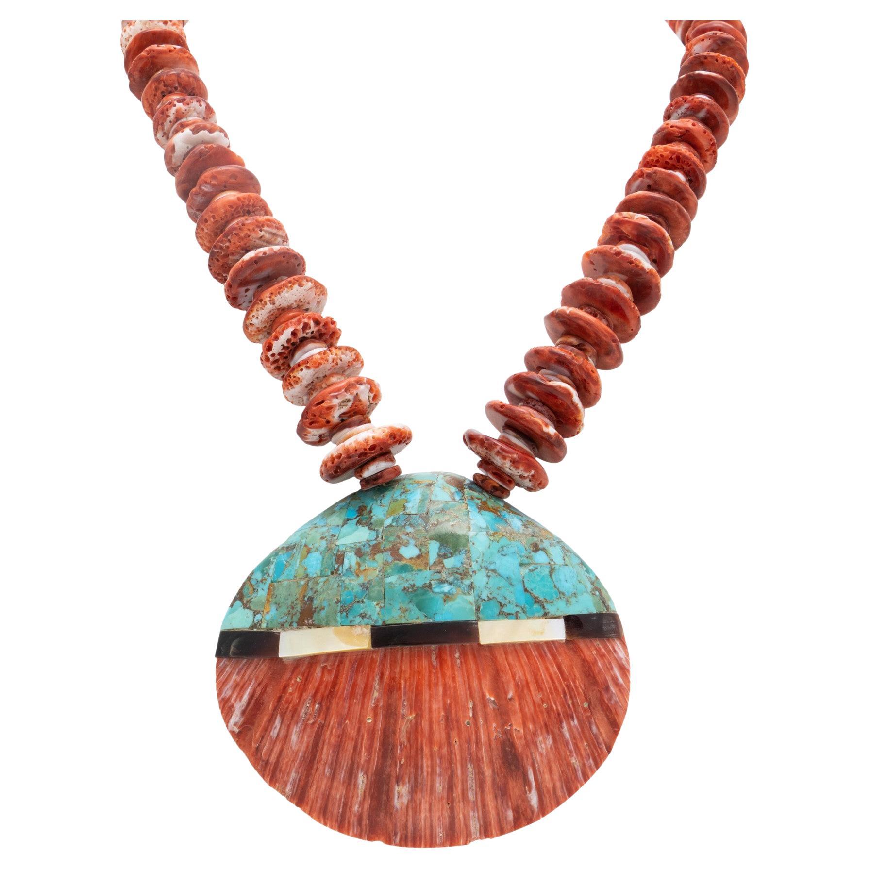 Santo Domingo Beaded Shell Pendant Necklace For Sale at 1stDibs