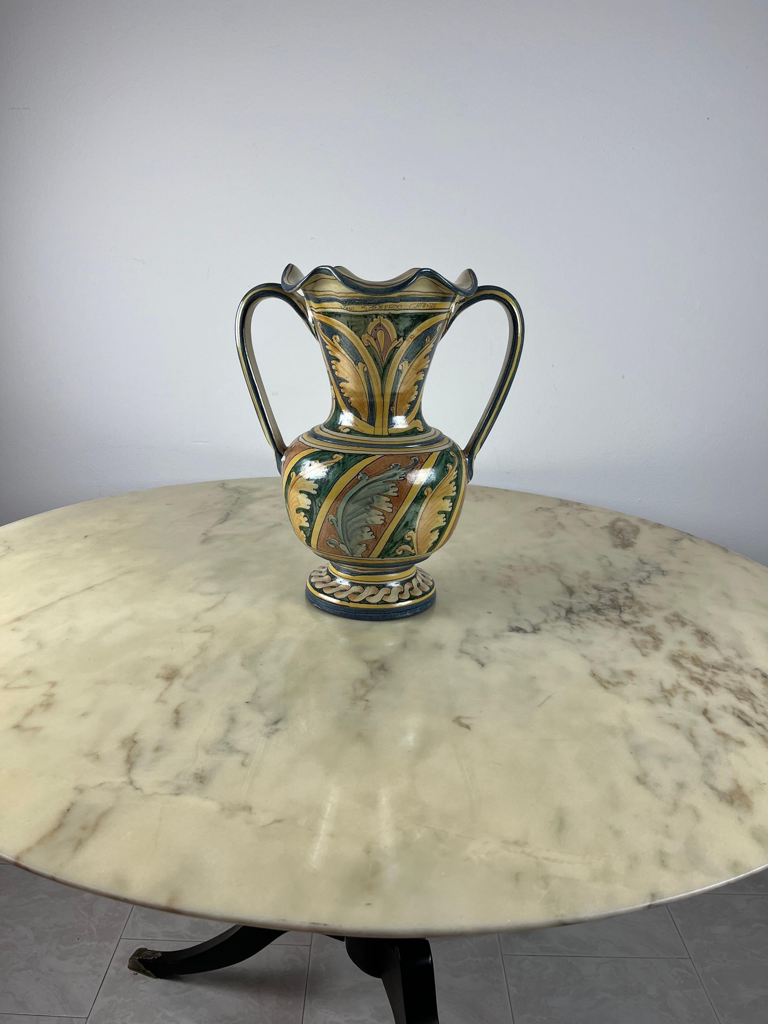 Anfora in ceramica di Santo Stefano di Camastra, anni '80.
Intatto, realizzato interamente a mano, può servire anche come centrotavola.