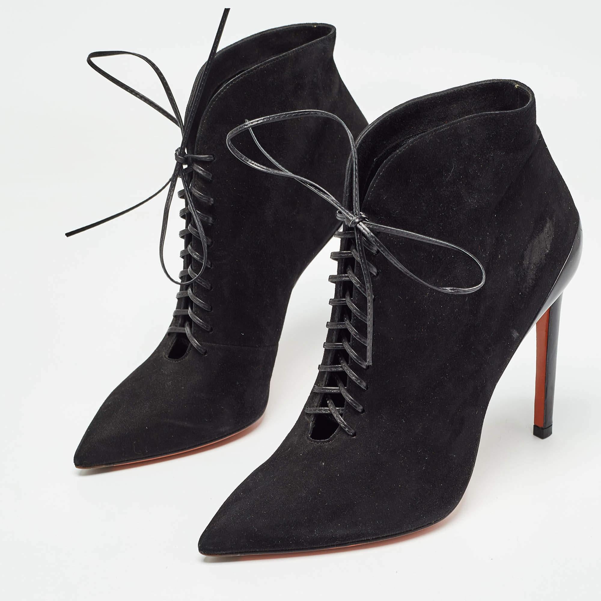 Méticuleusement conçues dans une silhouette élégante, ces bottes sont d'un grand style. Elles sont dotées de semelles intérieures confortables et de semelles extérieures durables pour vous durer toute la vie. Ces bottes sont tout simplement