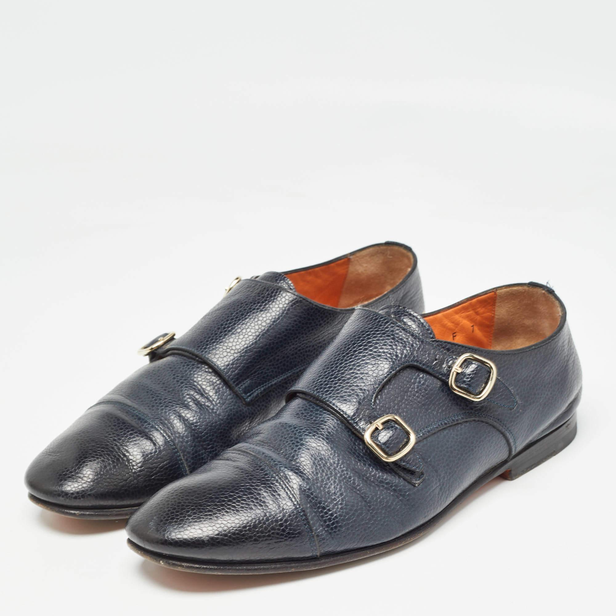 Lascia che questo comodo paio sia la tua prima scelta quando sei fuori per una lunga giornata. Queste scarpe Santoni hanno una tomaia ben cucita e una suola resistente.