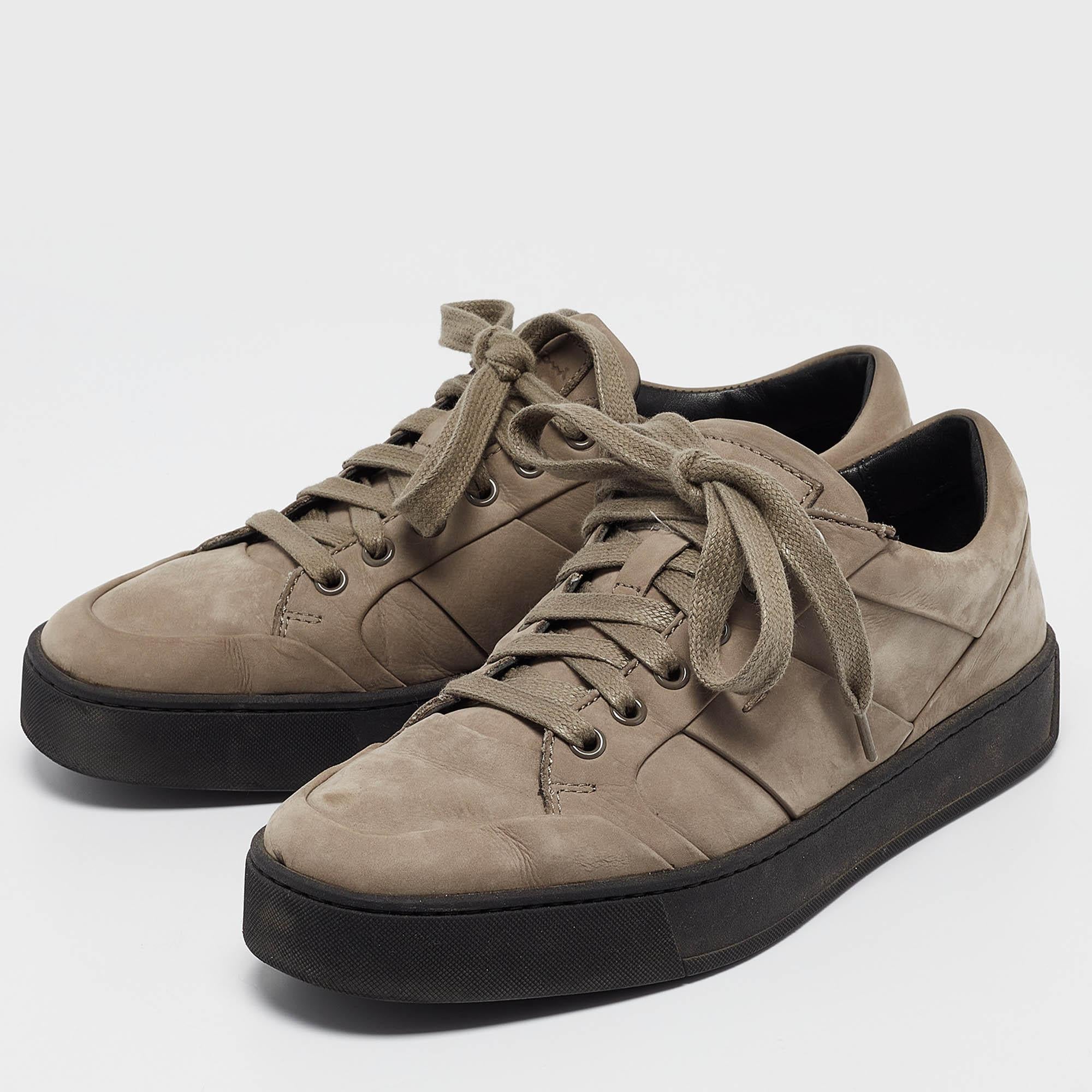 Give your outfit a luxe update with this pair of Santoni sneakers. The shoes are sewn perfectly to help you make a statement in them for a long time.