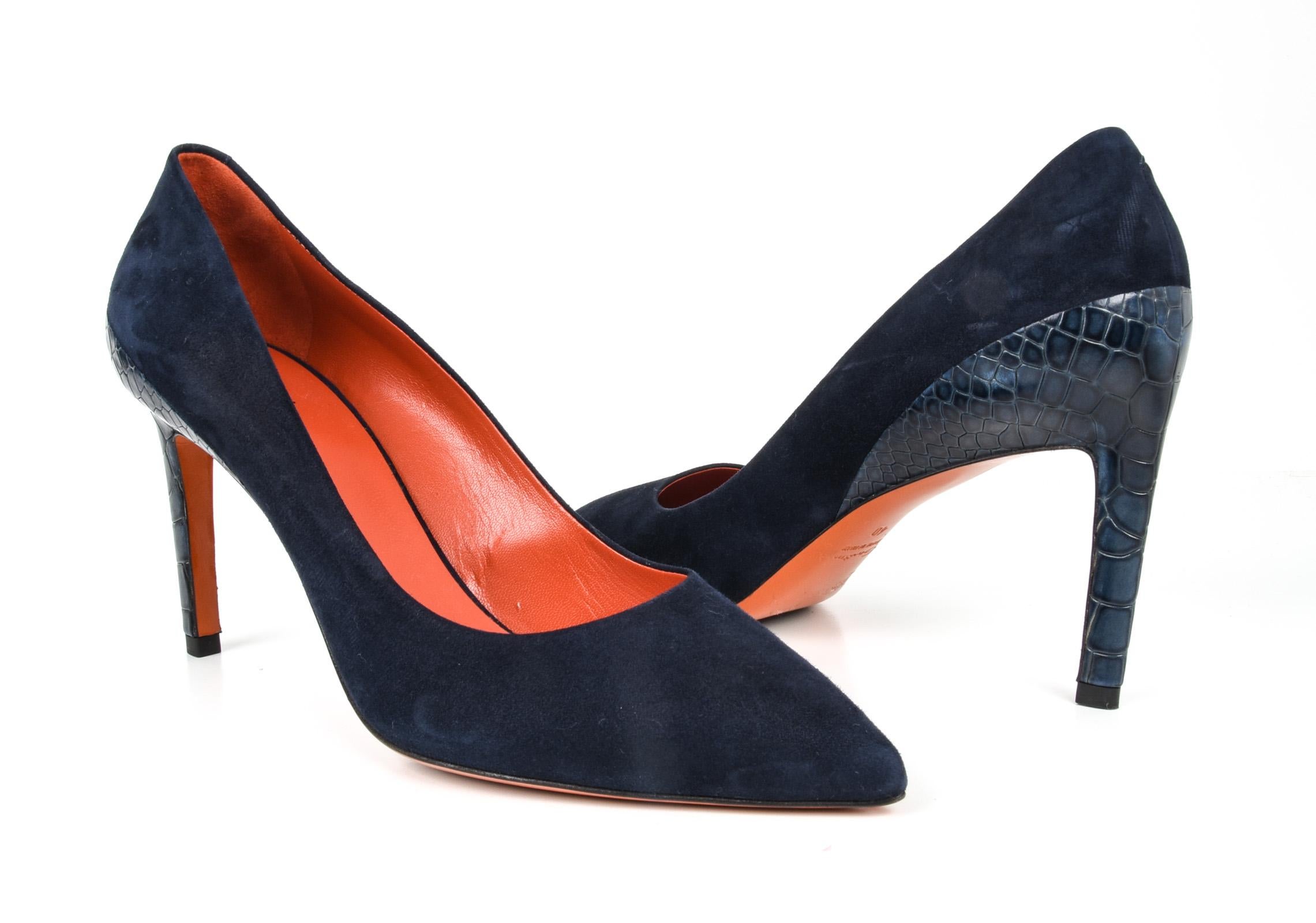 Guaranteed authentic Santoni Rose Collection navy blue suede pump. 
Heel is matte crocodile that leads into the bottom of the heel of the foot.
Gentle pointed toe and straight heel.
Timeless.  Classic.  
NEW or NEVER WORN
     
SIZE  39.5
USA SIZE