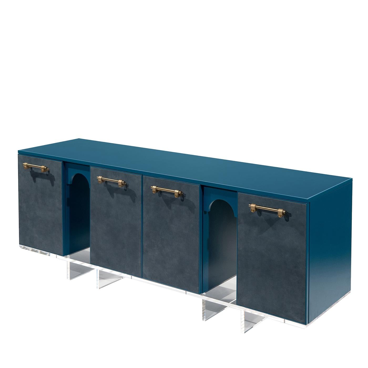 Santorini is more than just a cupboard, it is a testament to craftsmanship and elegant materials. Enveloped in captivating Azure blue (RAL 5009), it conjures the depths of the Mediterranean Sea with its chromatic richness. The Maya Pacific 7312