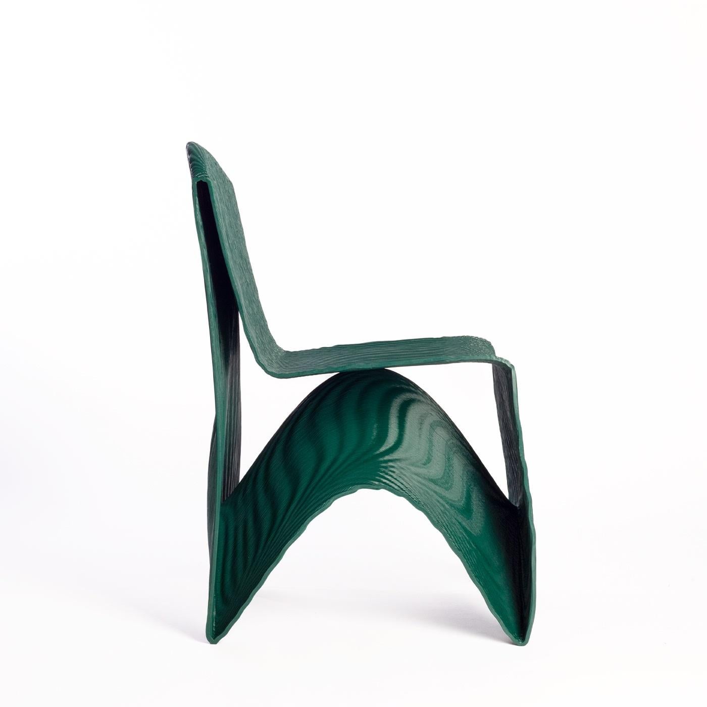 Santorini is a chair that combines lightness and aesthetics. Made by Medaarch in 2020, it conforms like a body of continuous material. The 3D printed seat in PETG or PLA is well suited to both indoor and natural settings. Santorini has a design that