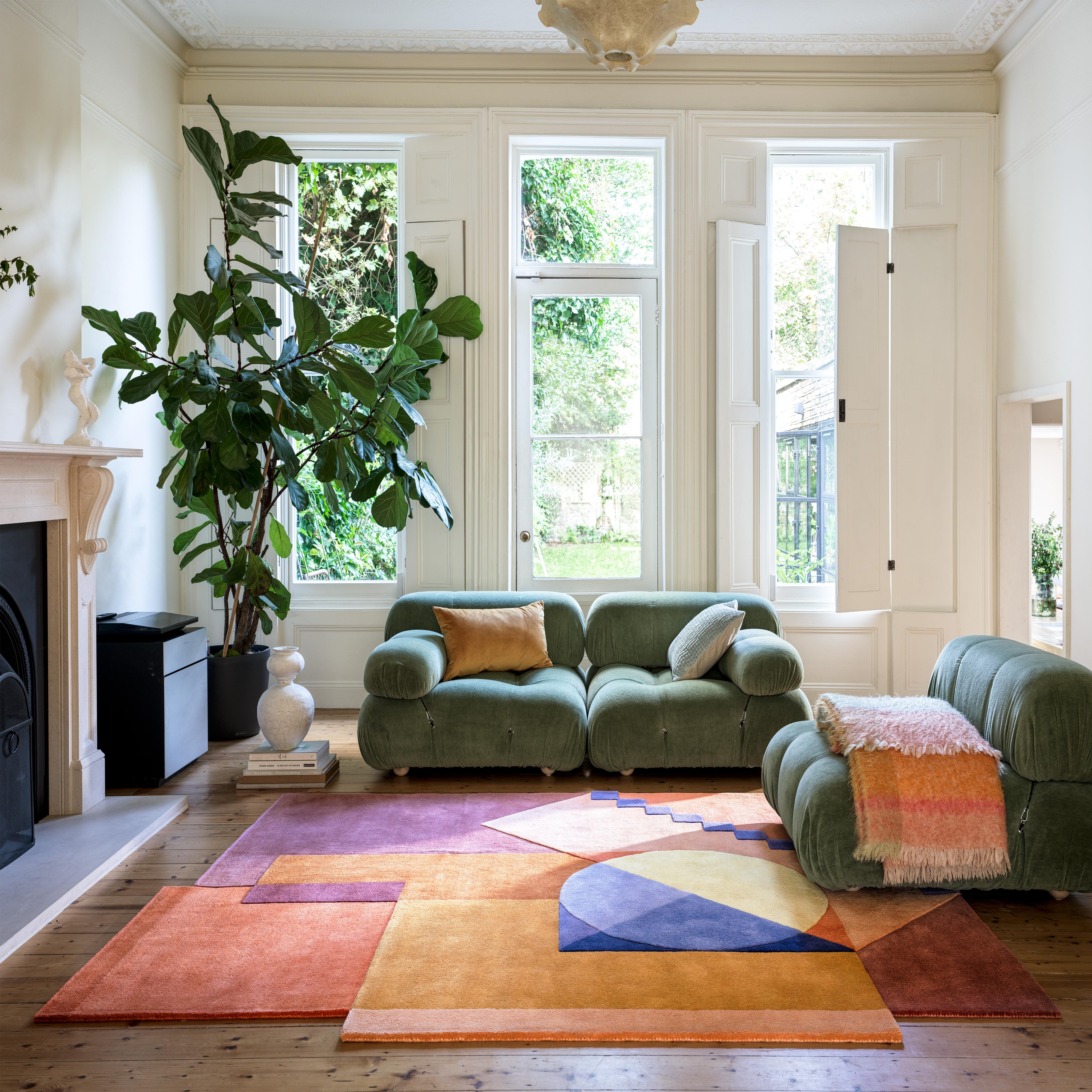 The ‘Santorini Sunrise’ contemporary rug design proudly showcases the distinctive features of Cycladic architecture, drawing upon the island’s rich heritage. Reflecting the iconic cubic shapes, clean lines, and minimalist aesthetic synonymous with
