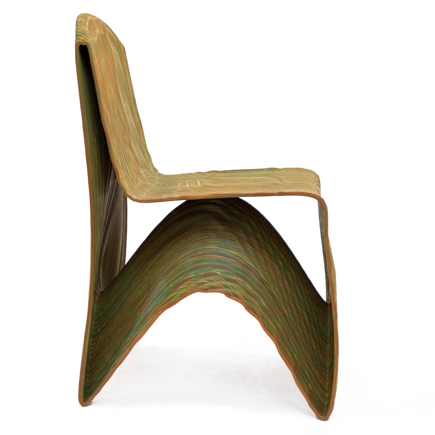 Santorini ist ein Stuhl, der Leichtigkeit und Ästhetik vereint. Er wurde von Medaarch im Jahr 2020 hergestellt und passt sich wie ein Körper aus kontinuierlichem Material an. Der 3D-gedruckte Sitz aus PETG oder PLA eignet sich sowohl für Innenräume
