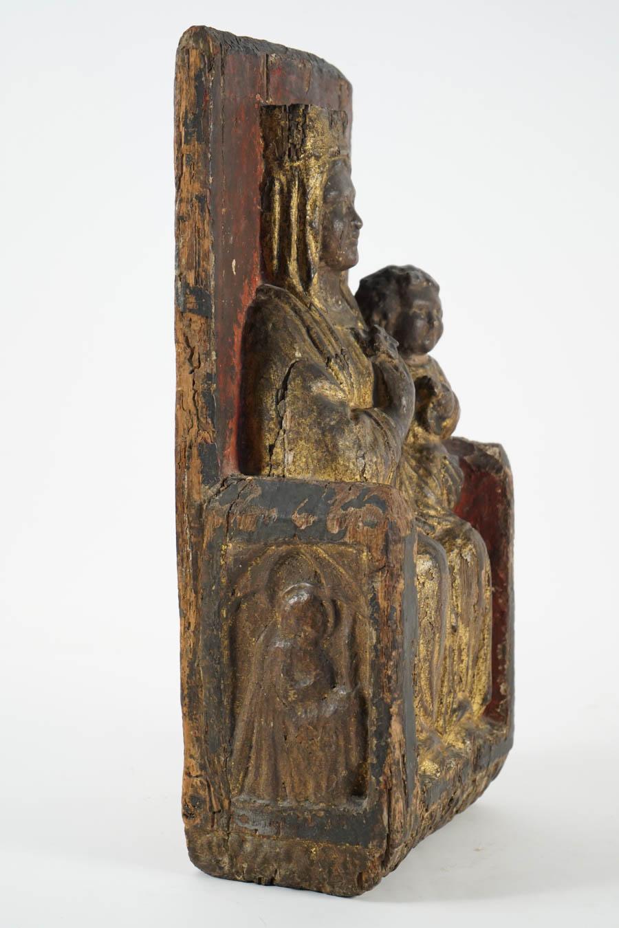 Santos of the Virgin Mary with Child in Oak and Paint, 17th Century In Good Condition In Saint-Ouen, FR