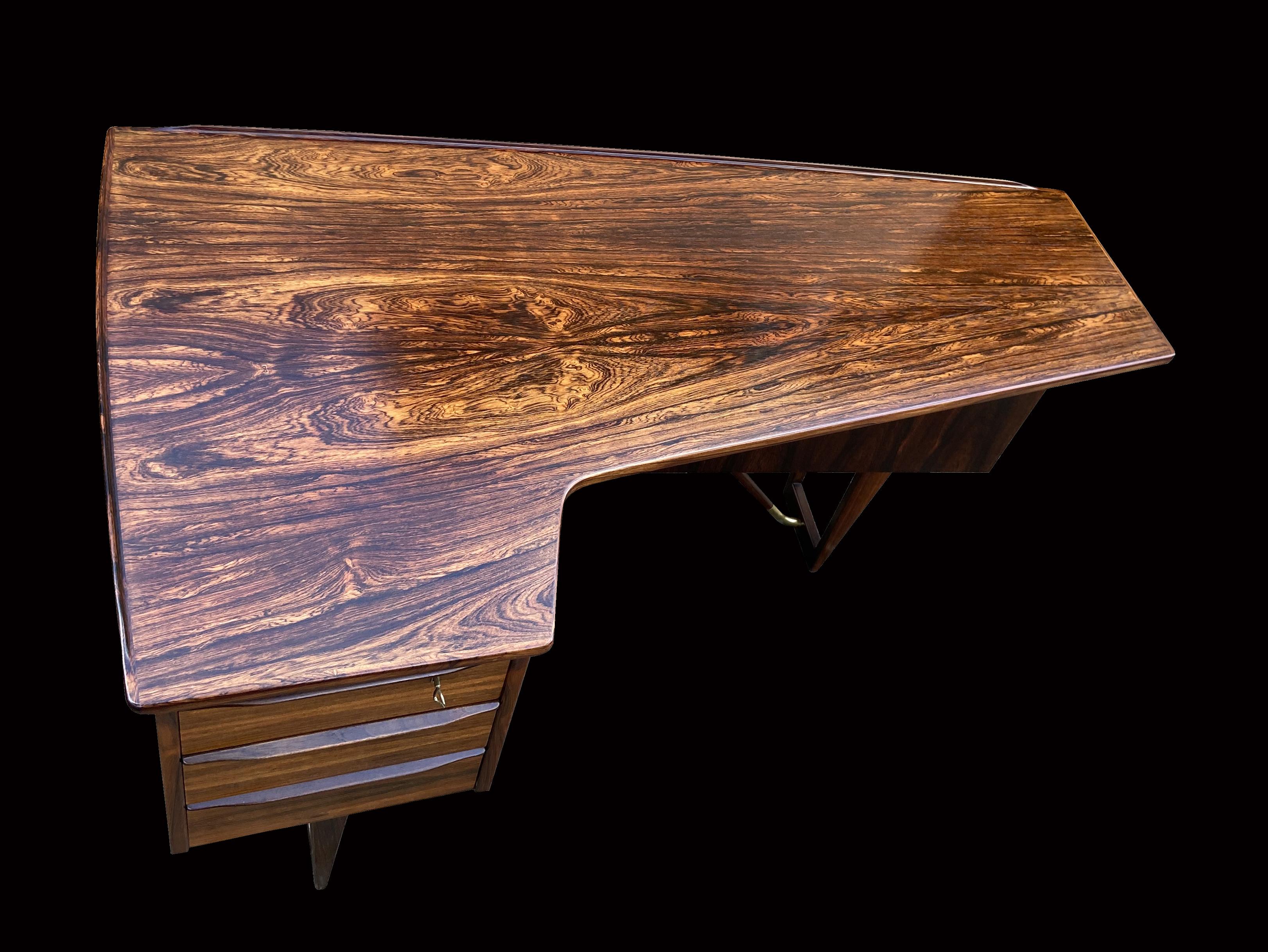 Santos Rosewood Boomerang Desk by Peter Lovig Nielsen for Hedensted Mobelfabrik In Good Condition In Little Burstead, Essex