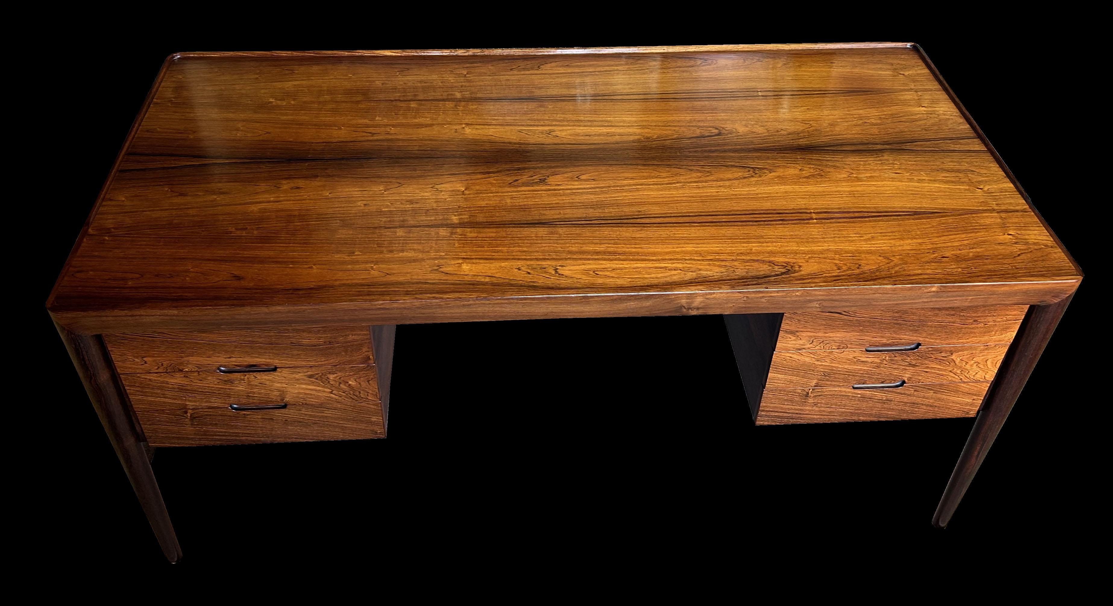 This is a particularly nicely grained Santos Rosewood as, hopefully, the photos show and it's in very good original condition, designed by Erik Riisager Hansen and produced by Haslev Mobelsnedkeri in Denmark during the 1950's.
Santos Rosewood or Pau