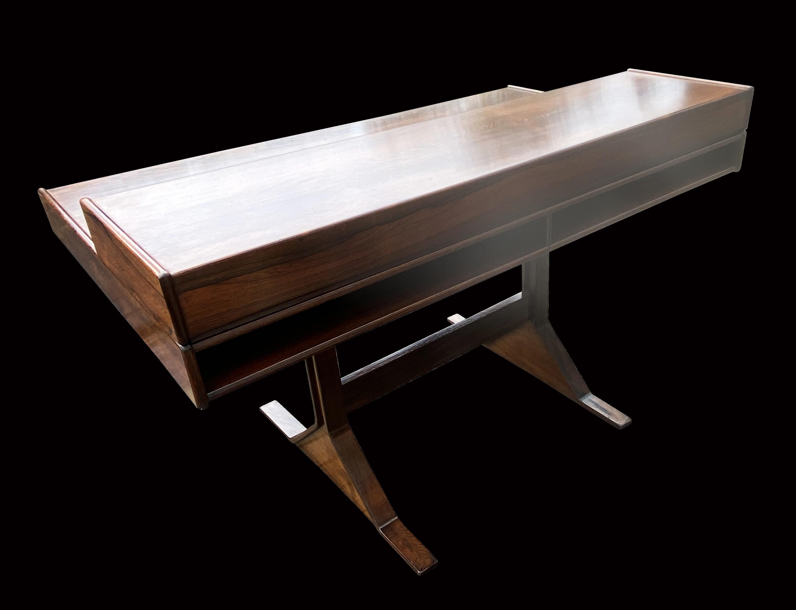 Italian Santos Rosewood Desk by Gianfranco Frattini for Bernini