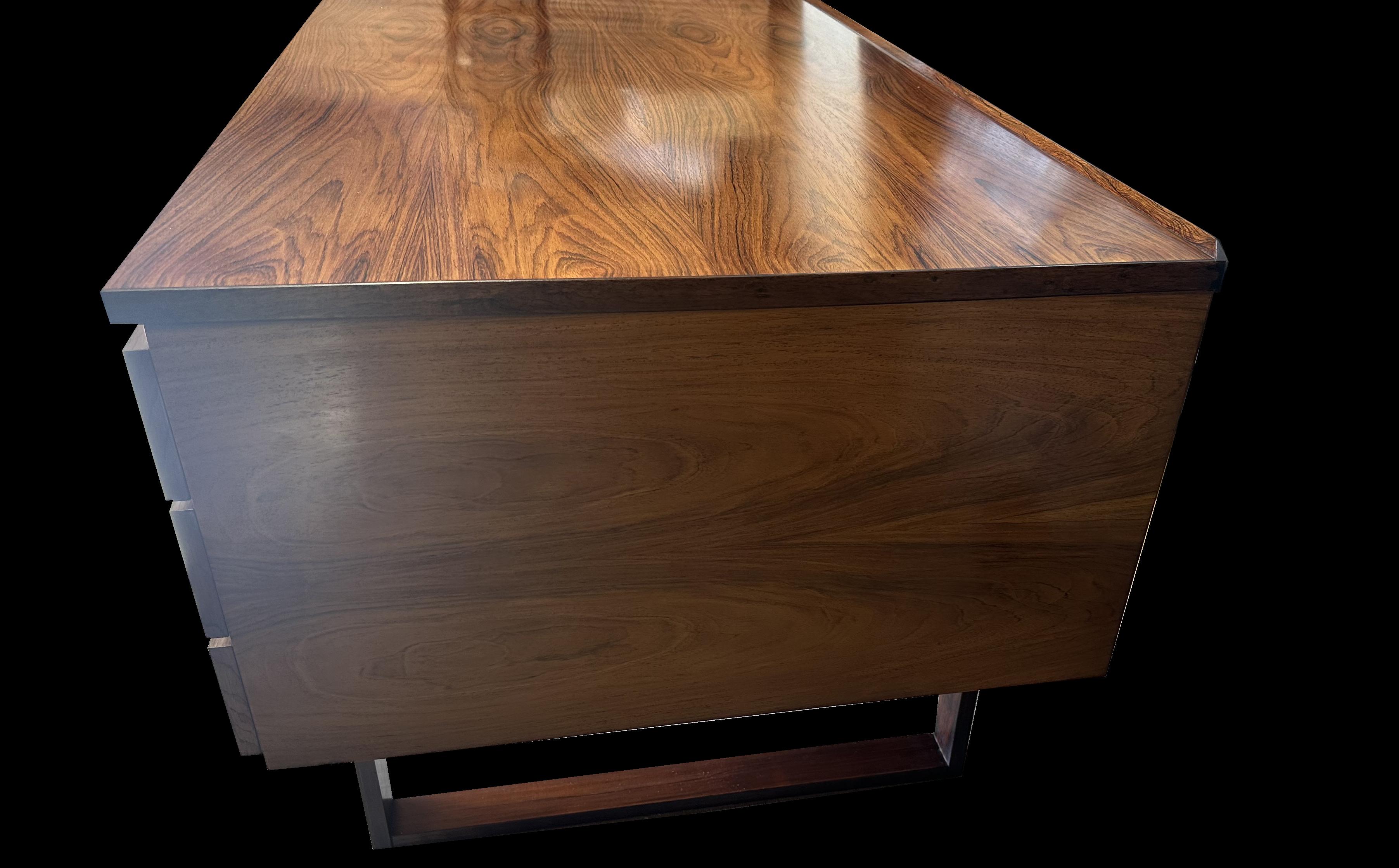 Scandinavian Modern Santos Rosewood Desk by Jensen & Valeur for Dyrlund
