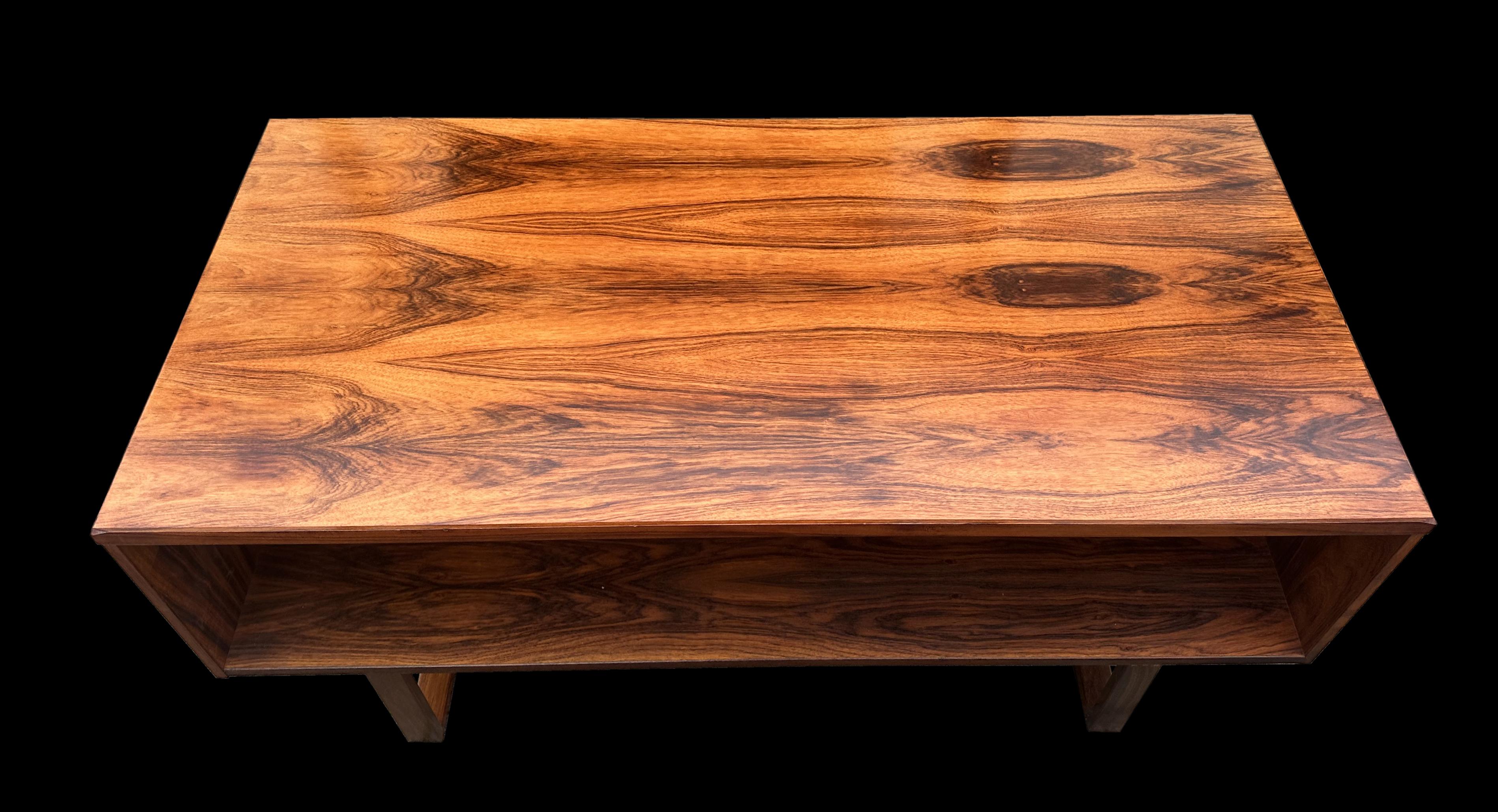 Scandinavian Modern Santos Rosewood Desk by Torben Valeur & Henning Jensen For Sale