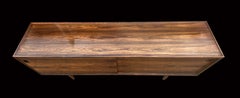 Credenza Santos in palissandro 'Model 20' di Nierls O Moller per J.L. Mollers