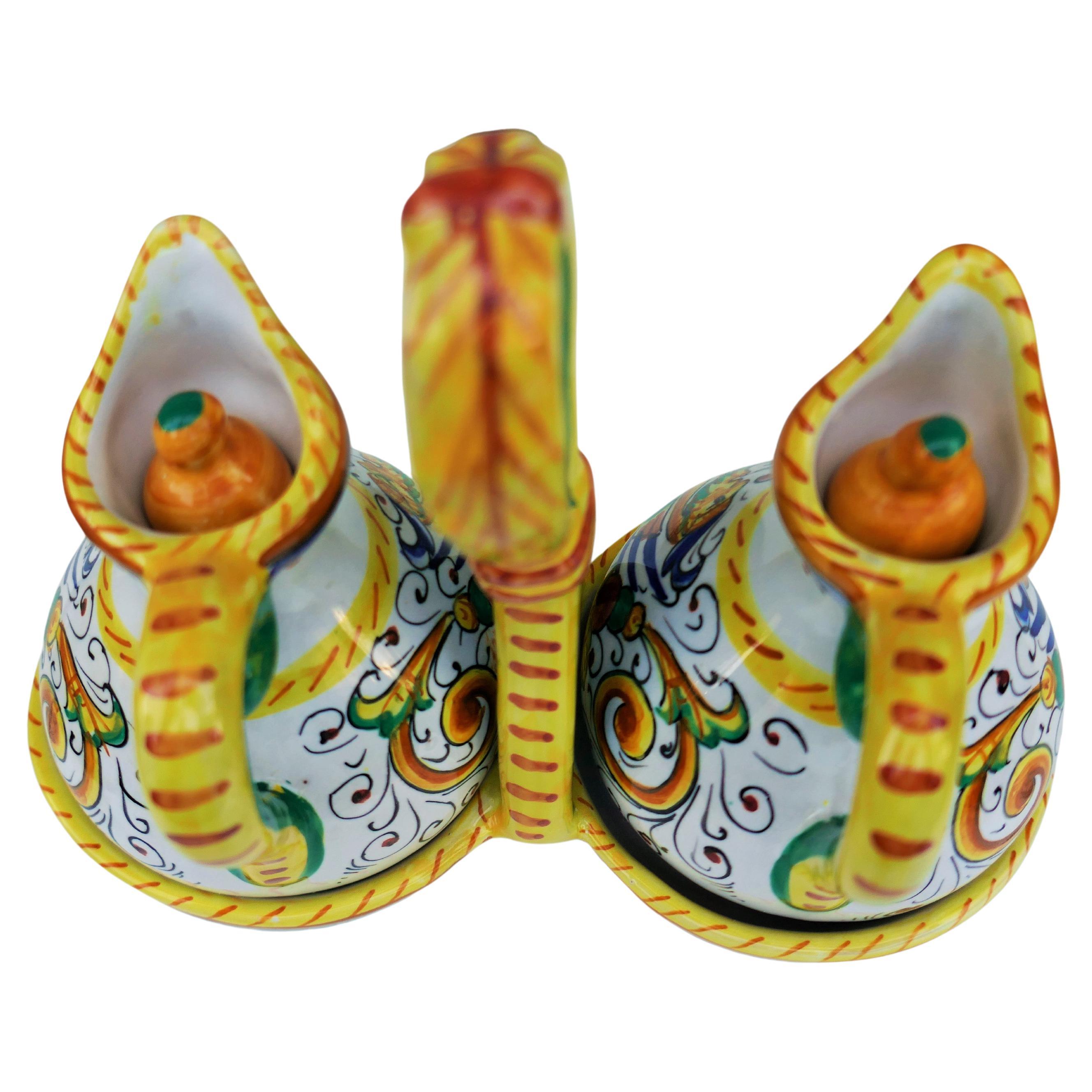 Santucci Deruta Oil and Vinegar Majolica with Raphaelesque In condizioni buone in vendita a Lugo, IT