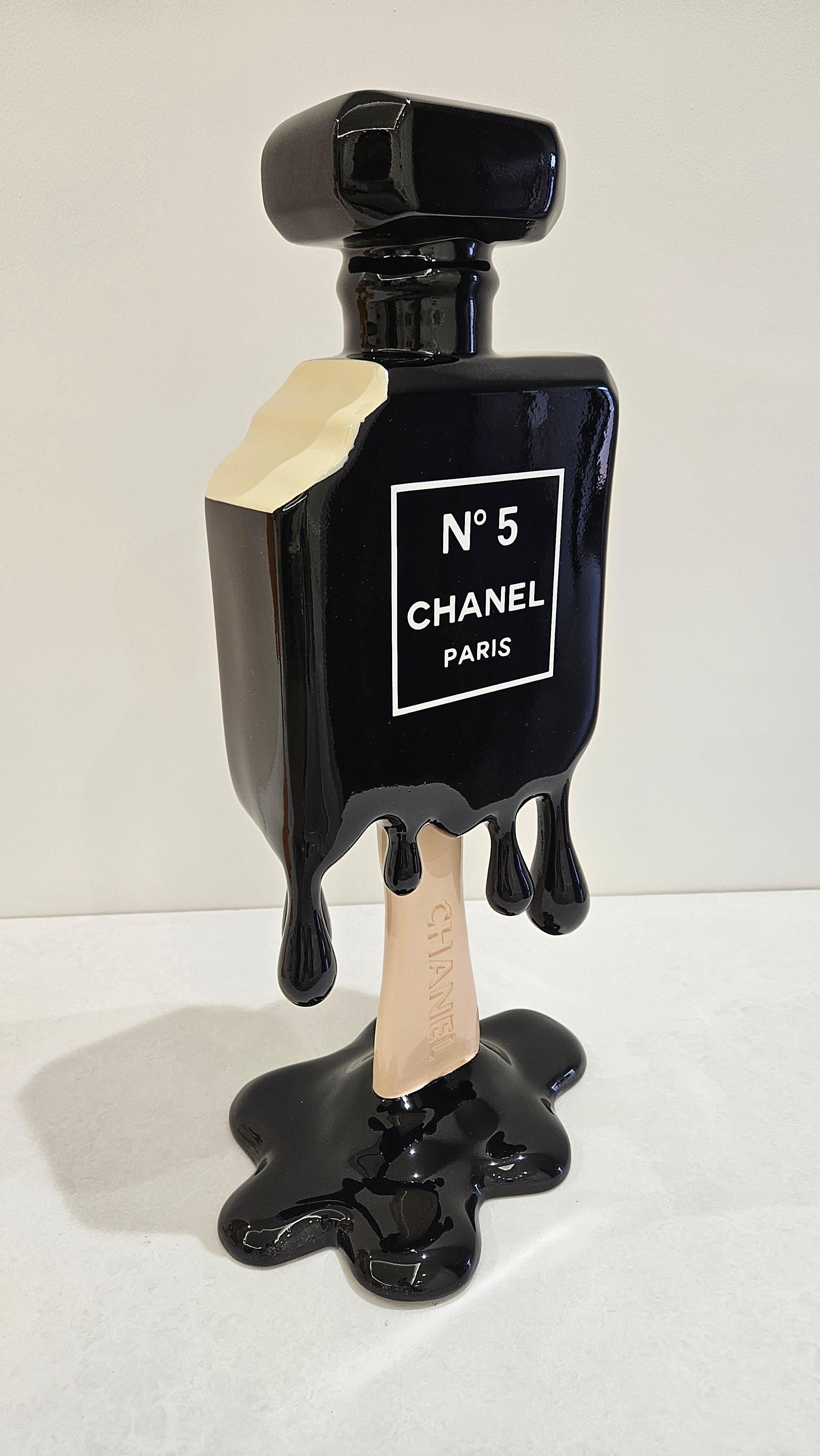 Esta excepcional obra de arte está actualmente expuesta y a la venta en la Galería de Arte Contemporáneo Signet y en Internet. 

El artista pop contemporáneo Sanuj Birla hizo que esta escultura estuviera llena de carácter y fuera un homenaje a
