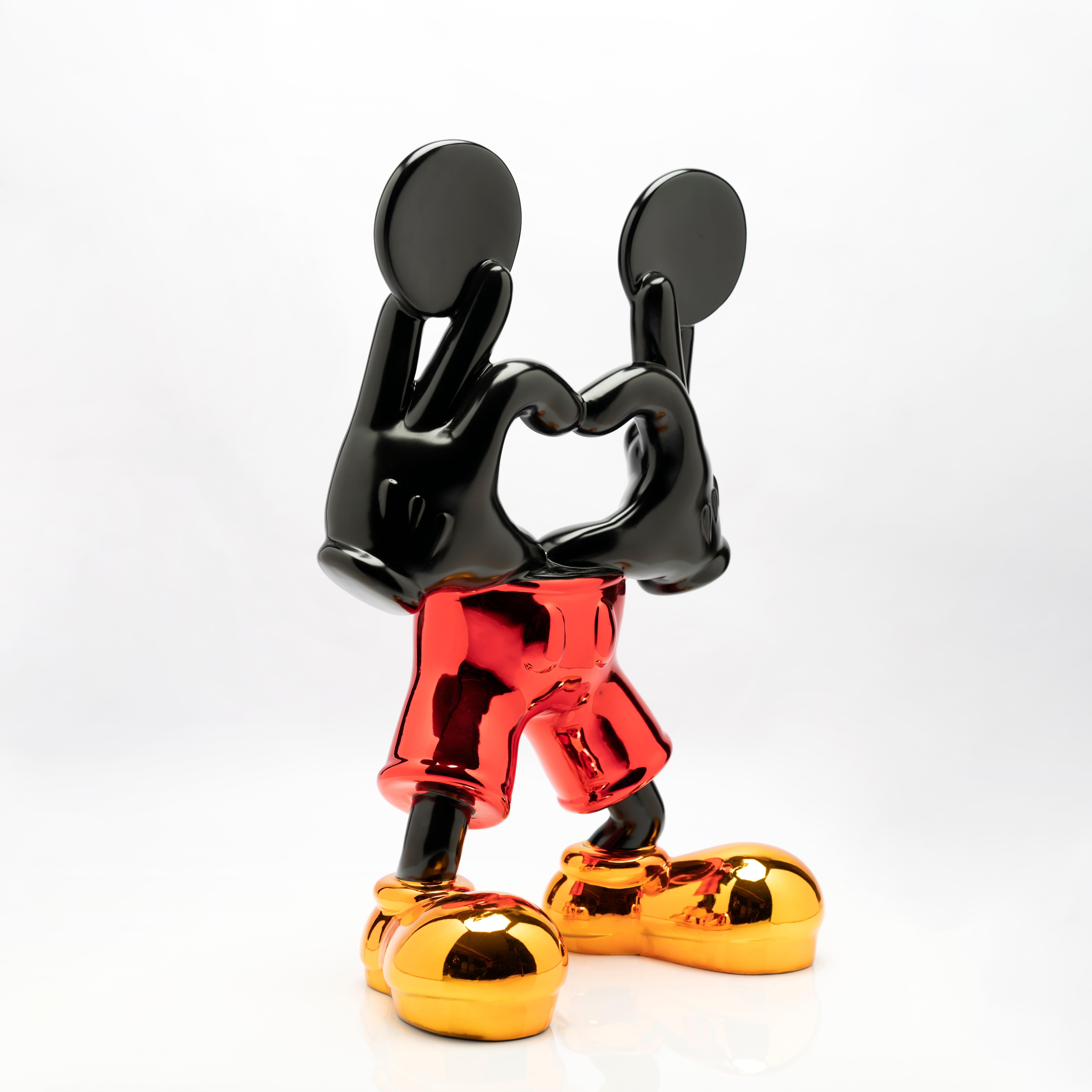 Love Mickey-sculpture moderne d'un personnage original de Disney-œuvre d'art contemporain - Sculpture de Sanuj Birla