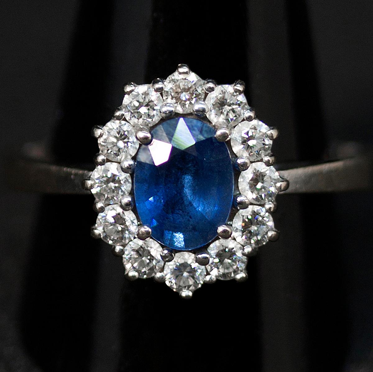 Cocktail-Halo-Cluster-Ring mit Saphiren und Diamanten aus Weißgold, Österreich, um 1960 Damen