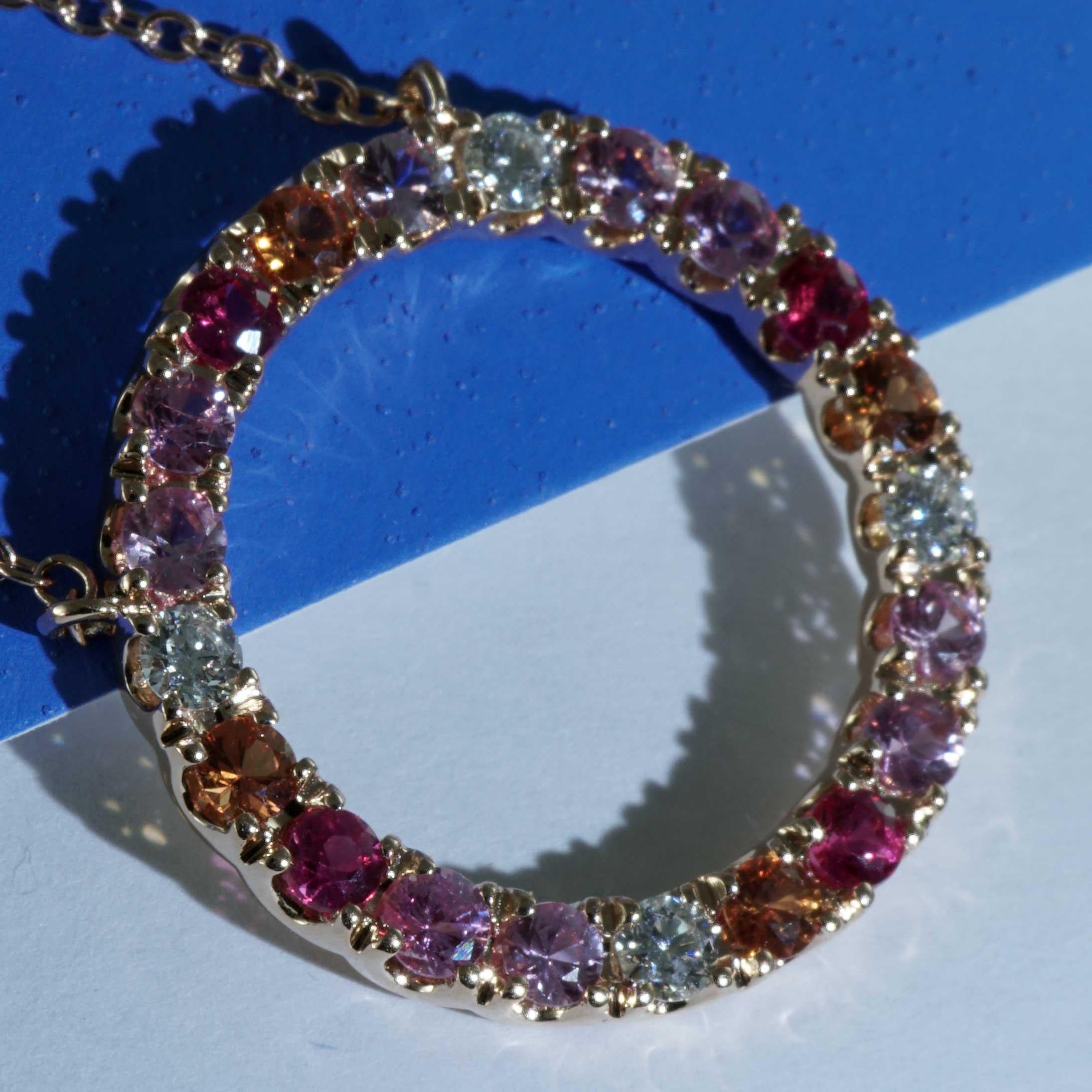 a sapphire necklace to amaze, a wonderful play of colors made of pink, pink and orange sapphires totaling approx. 1.21 ct with fine full-cut brilliant-cut diamonds totaling approx. 0.26 ct, TW (fine white) / VS (very small inclusions) combined, set