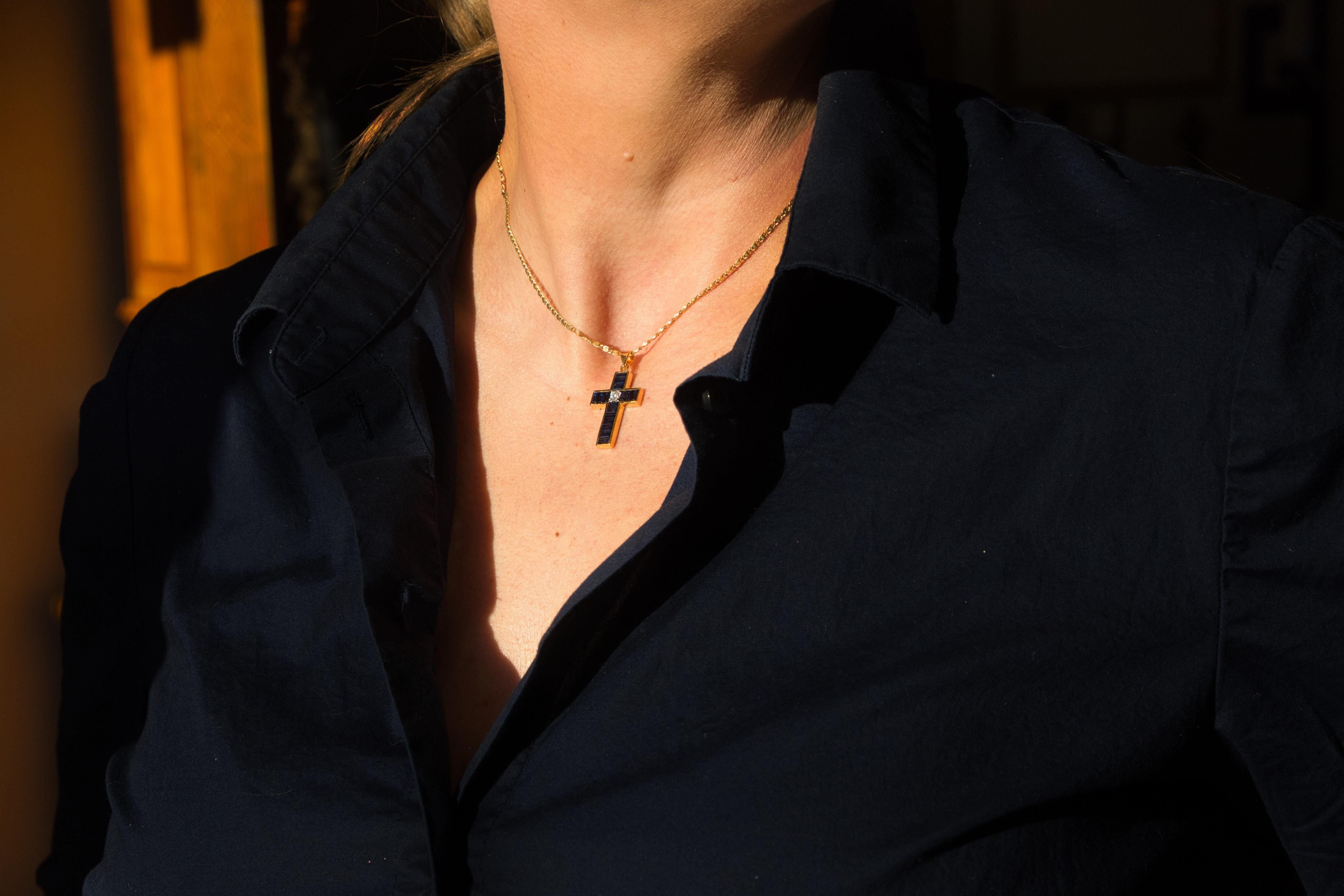 da uomo o donna Croce con diamante e saphire in oro 18 k. in vendita
