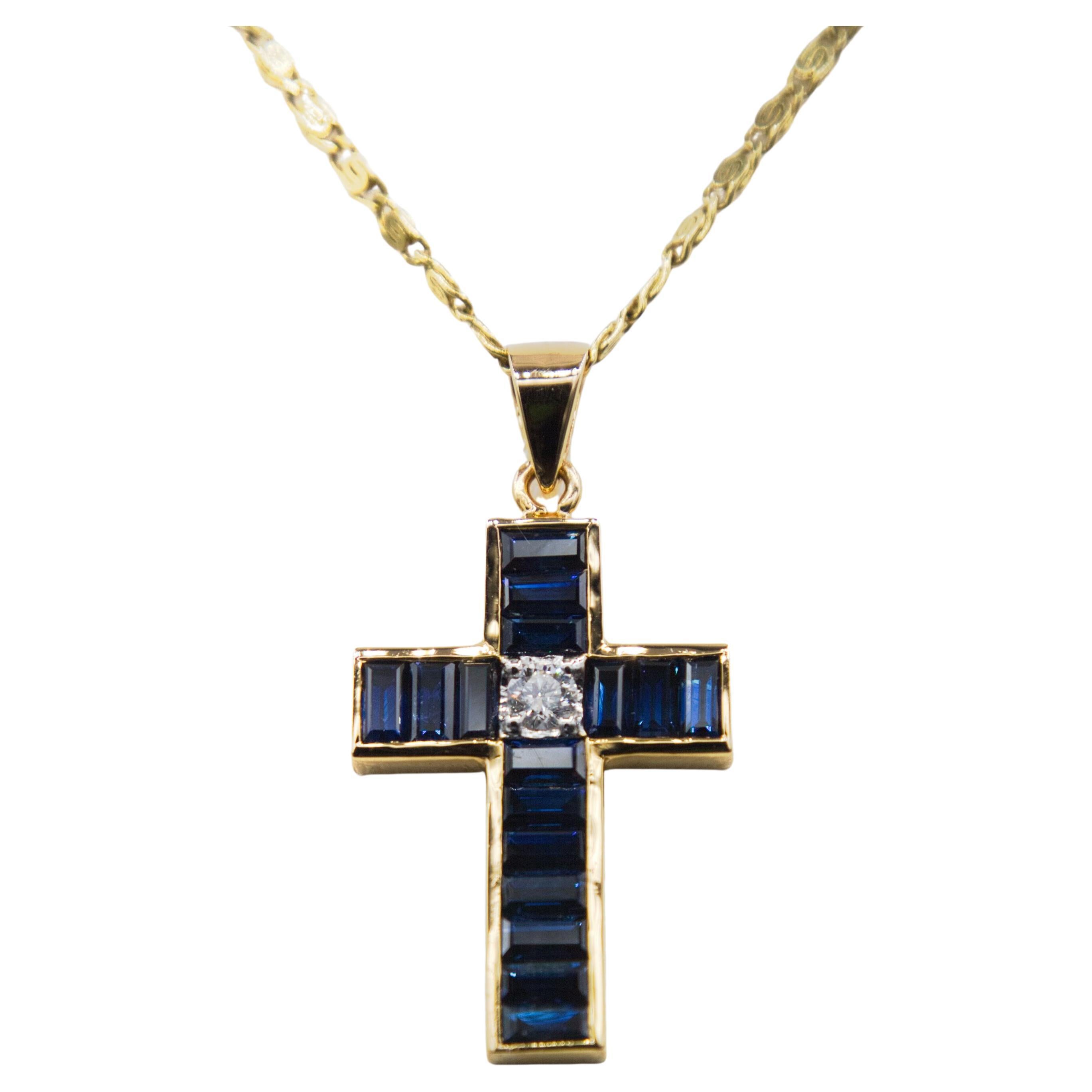 Croix de saphir et diamants en or 18 carats
