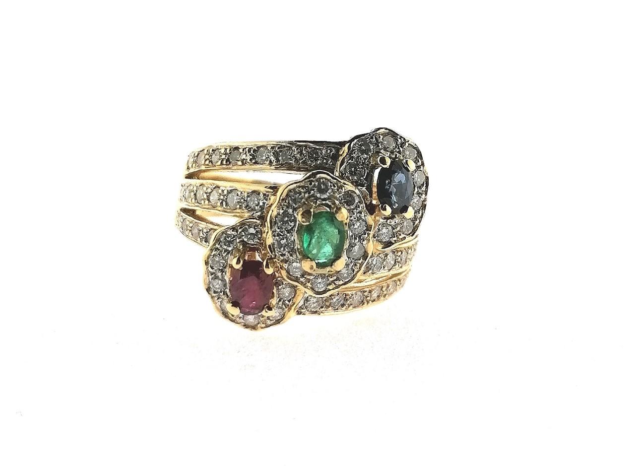 Contemporary Saphire, Emerald, Ruby and Brilliant Cut Diamonds Yellow 18 Karat Gold Ring For Sale