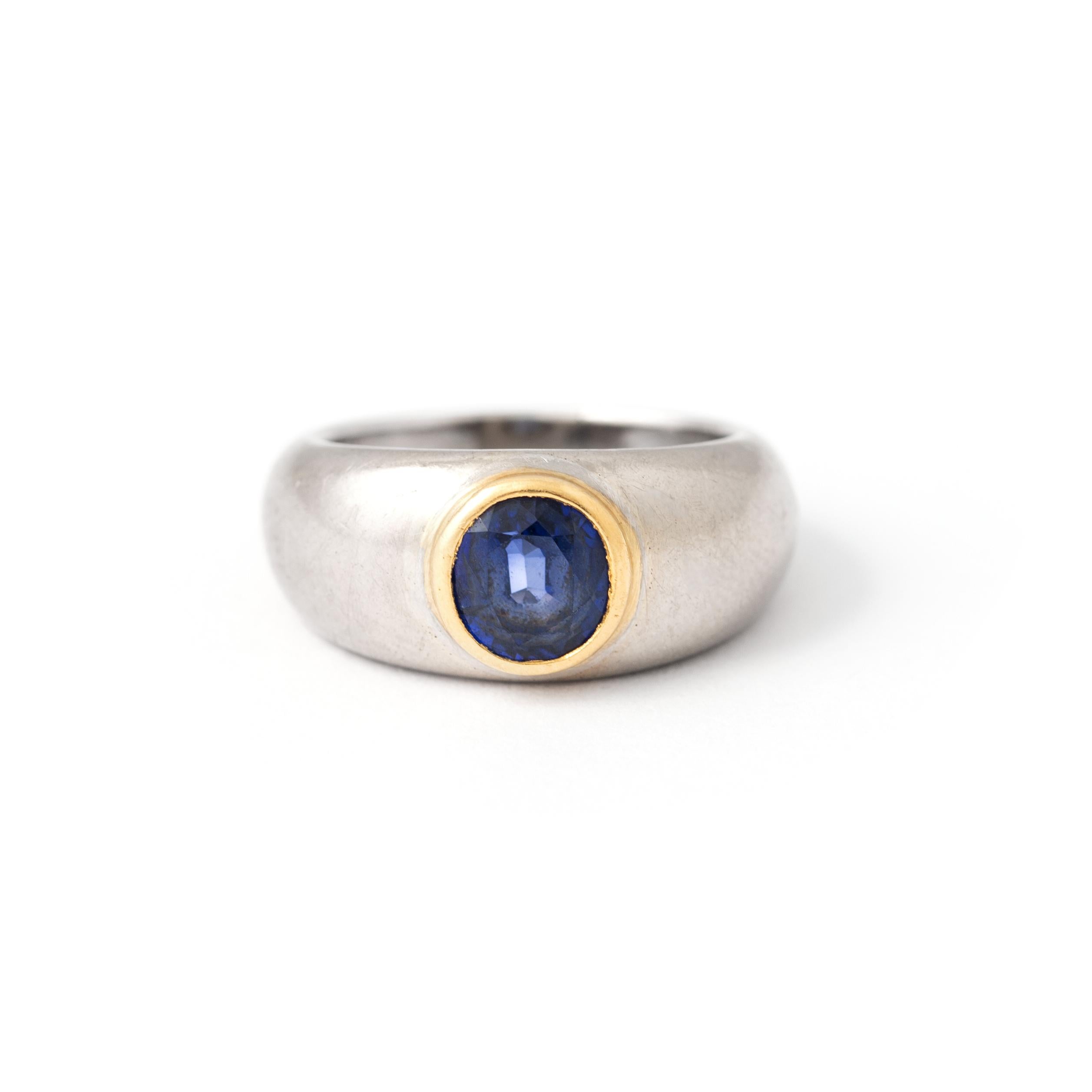 18K white gold ring centered by a round sapphire about 1.00 carat. 
Dimensions of the sapphire: 6.05 x 5.78 x 3.96 mm. 
Size: 43. 
Gross weight: 7.46 grams.