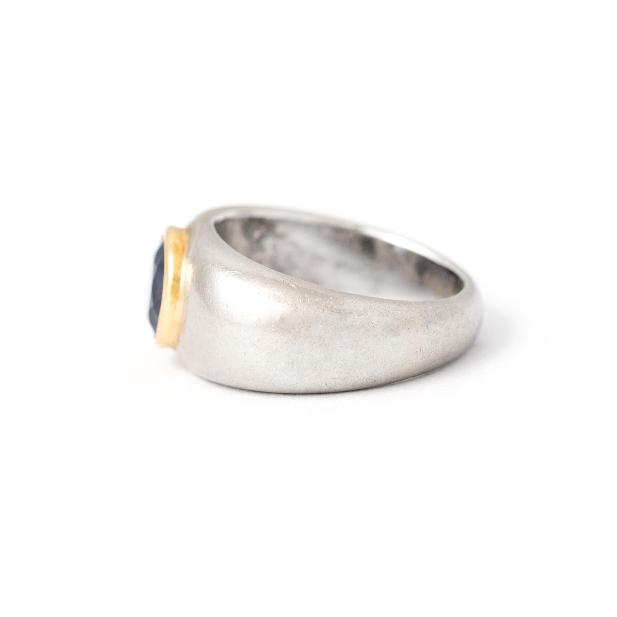 Round Cut Saphire Gold Ring For Sale