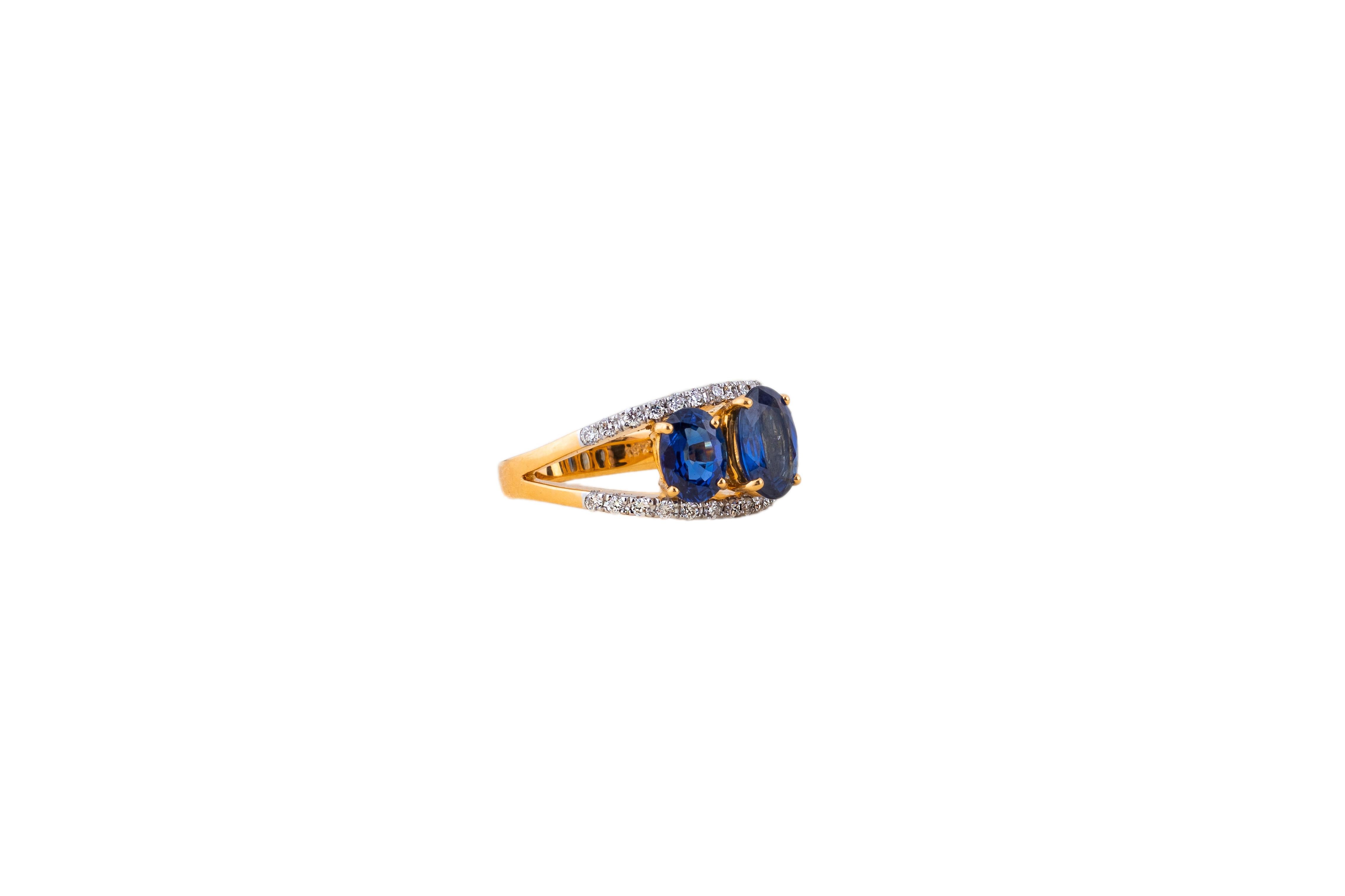 750 yellow gold 18k
hallmarked with fineness
3 blue sapphires with a total of 4,01 ct
30 diamonds with a total of 0.36 ct
Ring size: 54
Weight: 6,8 g