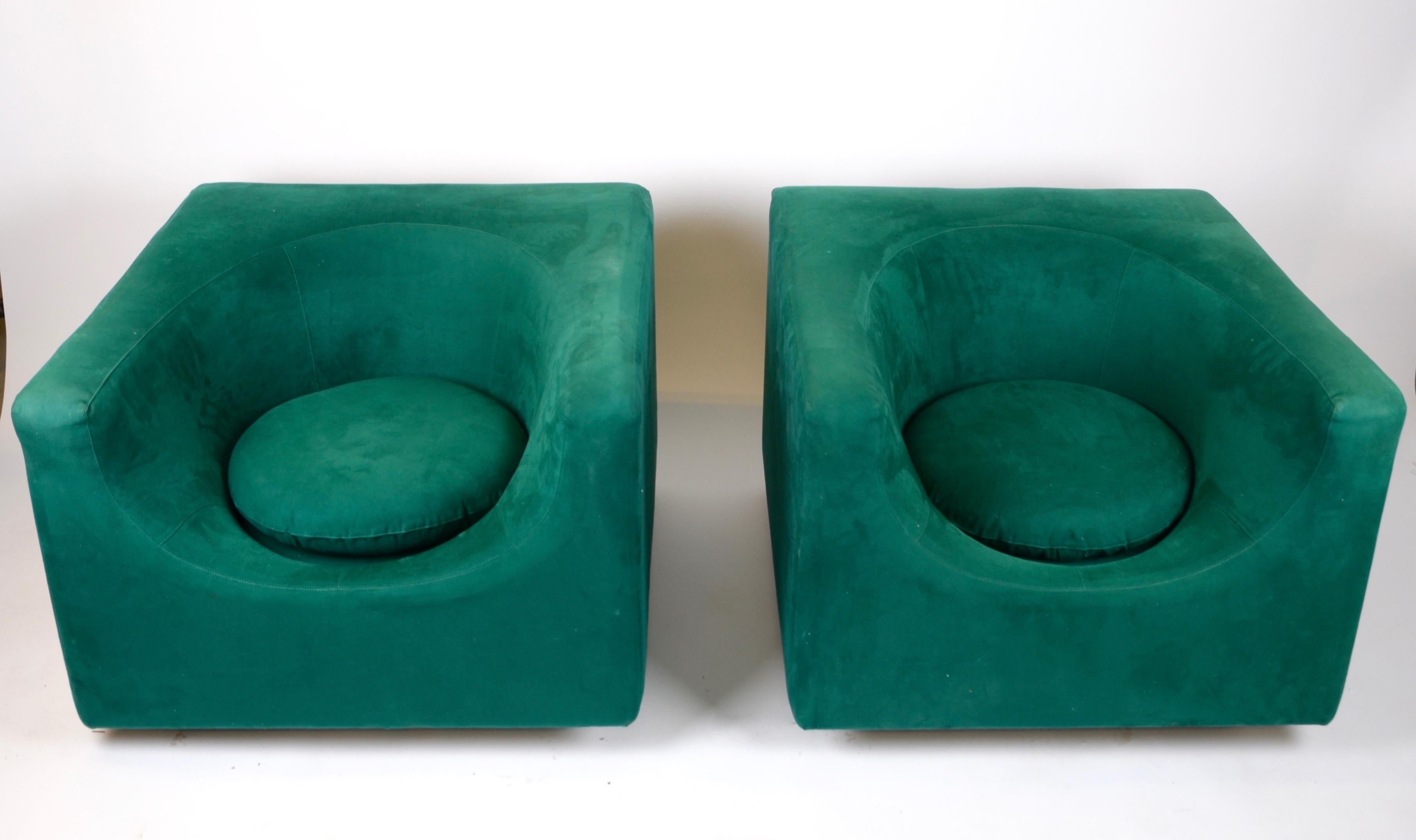 A pair of armchairs with a foot stool by Saporiti, 1970s, Italy.




 
