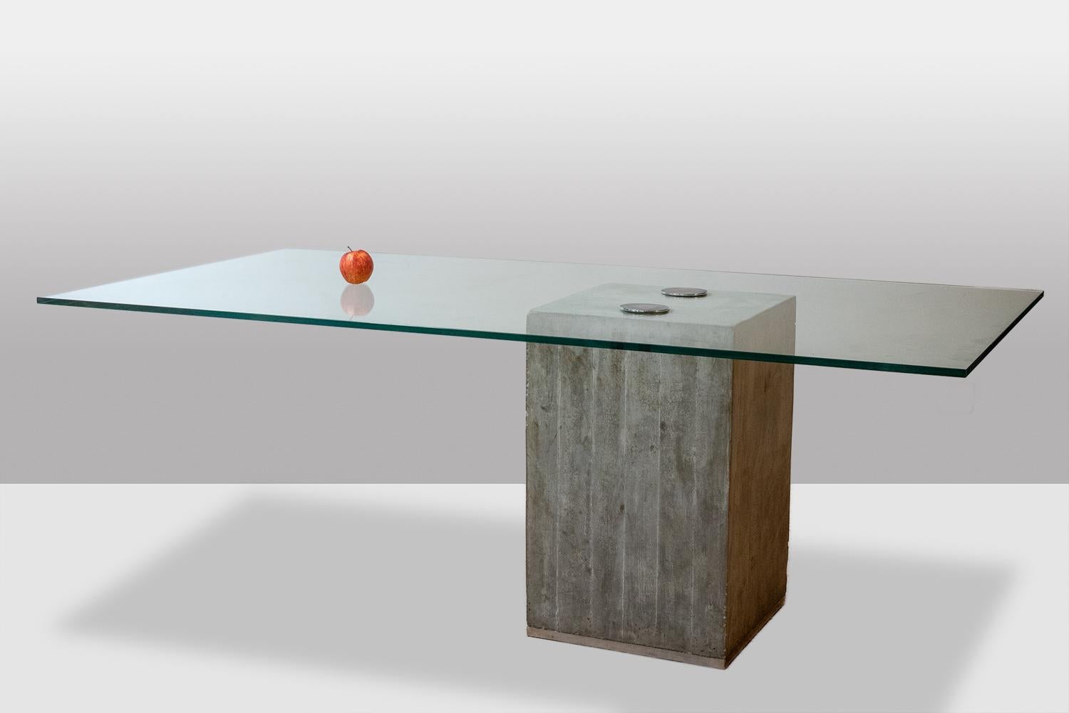 Sergio and Giorgio Saporiti
Rectangular desk in Brutalist and Minimalist style, consisting of a glass top resting on a raw concrete base.
The concrete base and tabletop mounting bolts are finished in chrome-plated metal.
Italian design from the