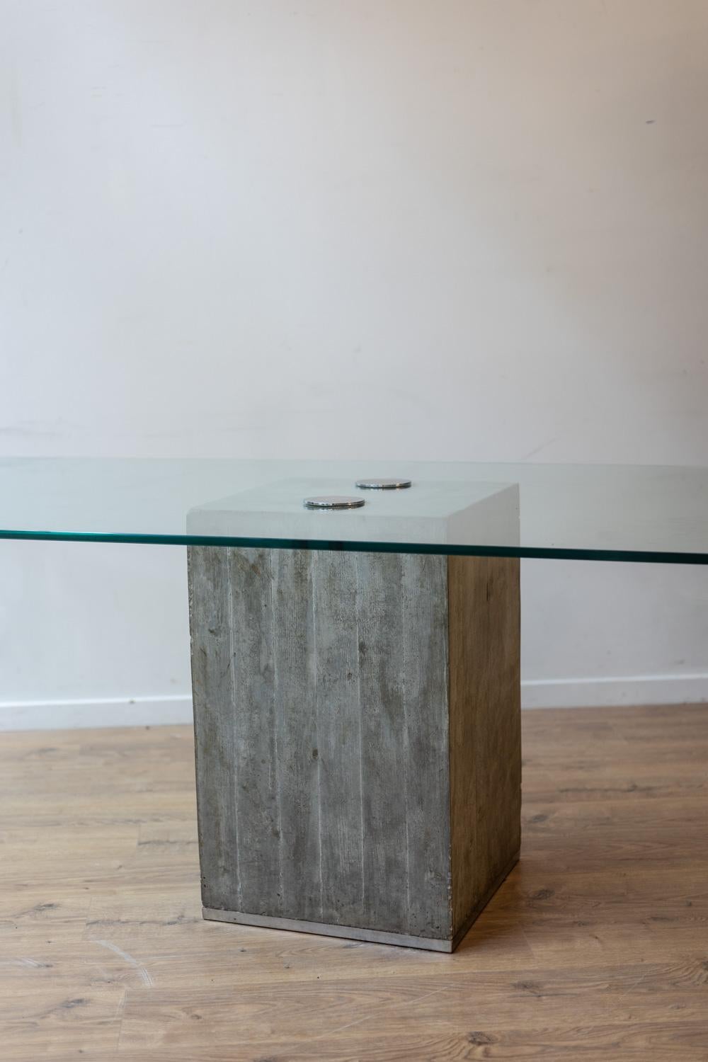 Plated Saporiti. Brutalist and minimalist desk in glass and concrete. 1970s. For Sale
