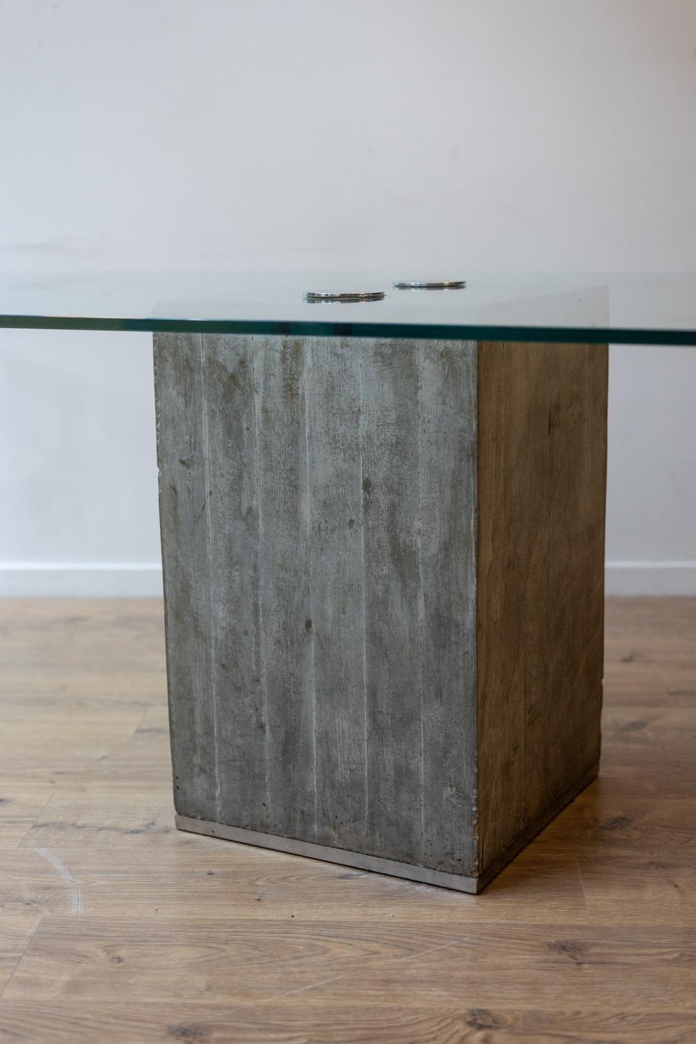 Saporiti. Brutalist and minimalist desk in glass and concrete. 1970s. In Good Condition For Sale In Saint-Ouen, FR