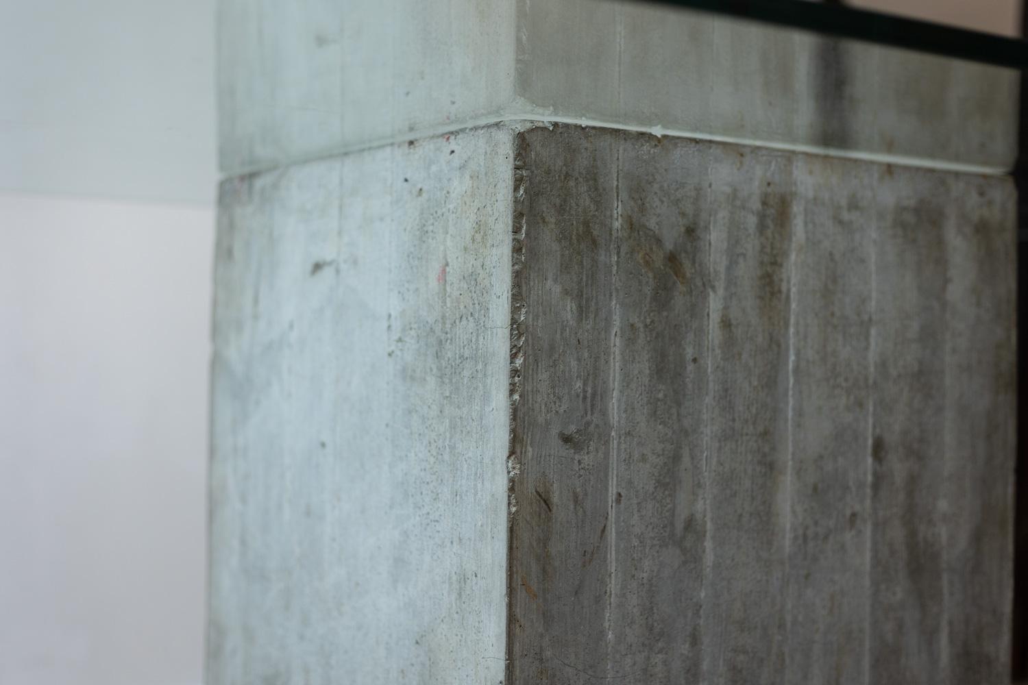 Saporiti. Brutalist and minimalist desk in glass and concrete. 1970s. For Sale 1