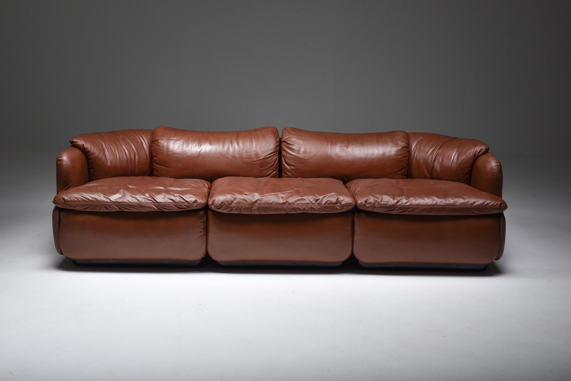Saporiti „Confidential“ Cognacfarbenes Ledersofa von Alberto Rosselli (Moderne der Mitte des Jahrhunderts)