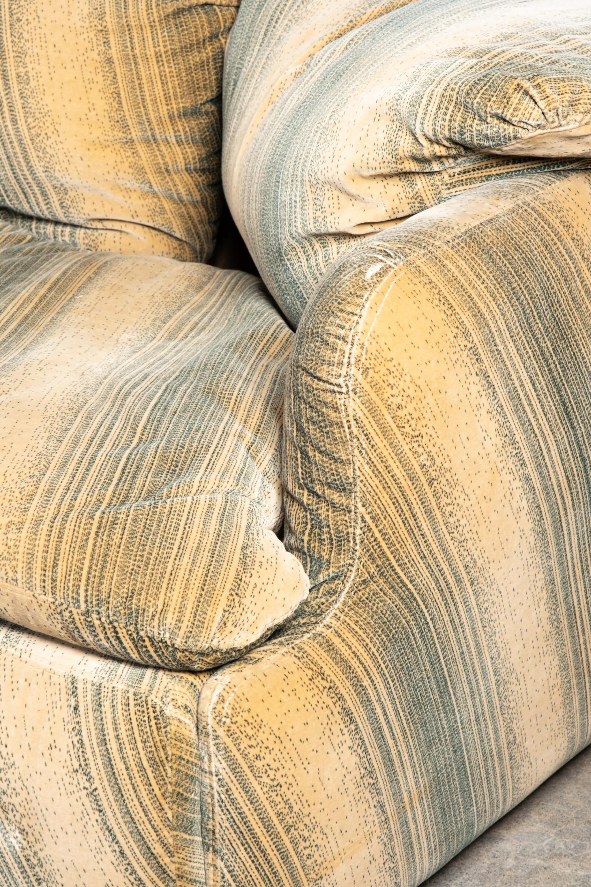 Tissu Canapé d'angle Confidential Corner de Saporiti en tissu de velours original d'Alberto Rosselli