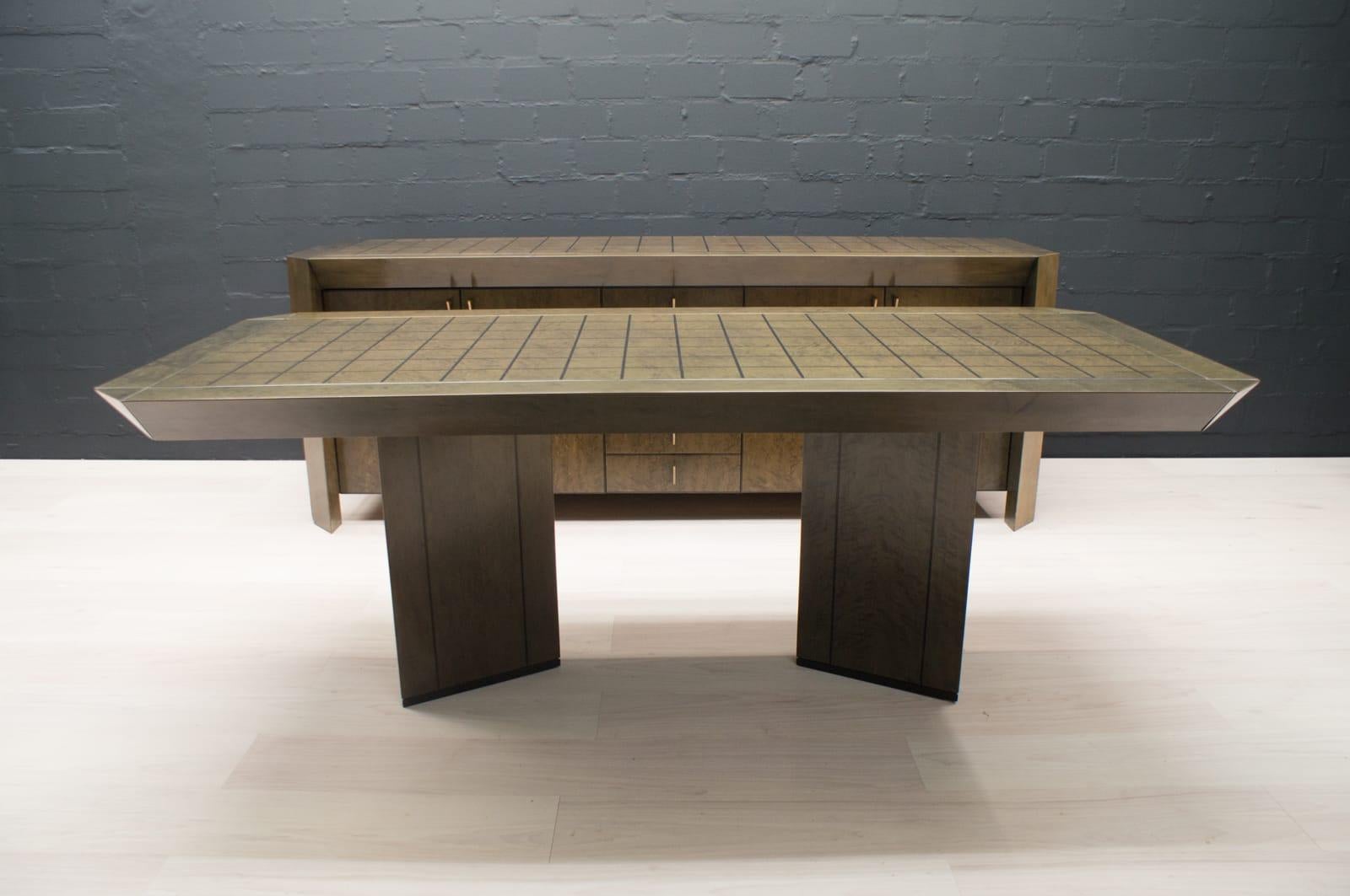Italian Saporiti Dining Table in Bird's-Eye Maple by Giovanni Offredi For Sale