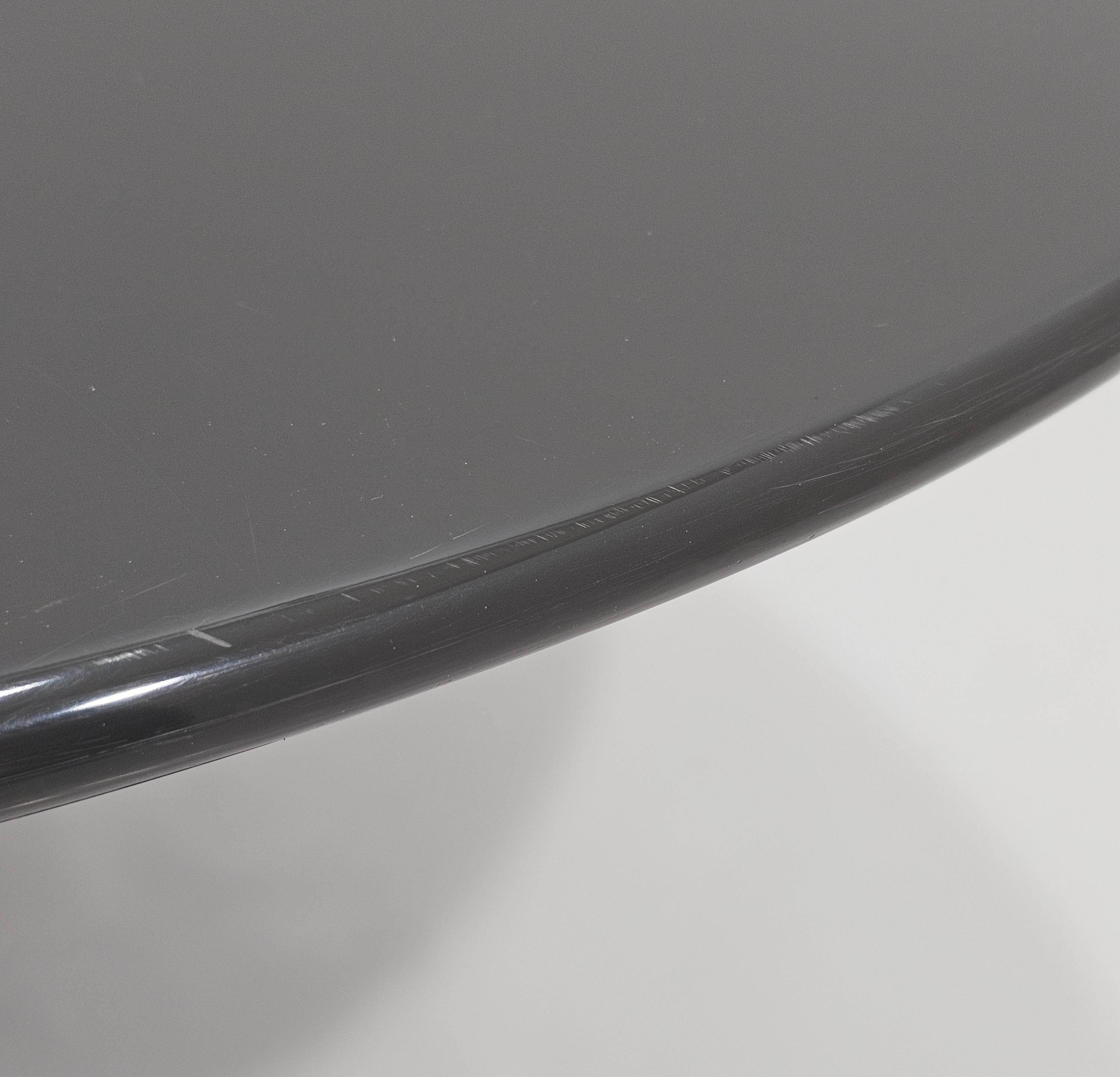 Saporiti Table basse ovale grise avec  Haut en érable et base en acier, milieu des années 80 en vente 1