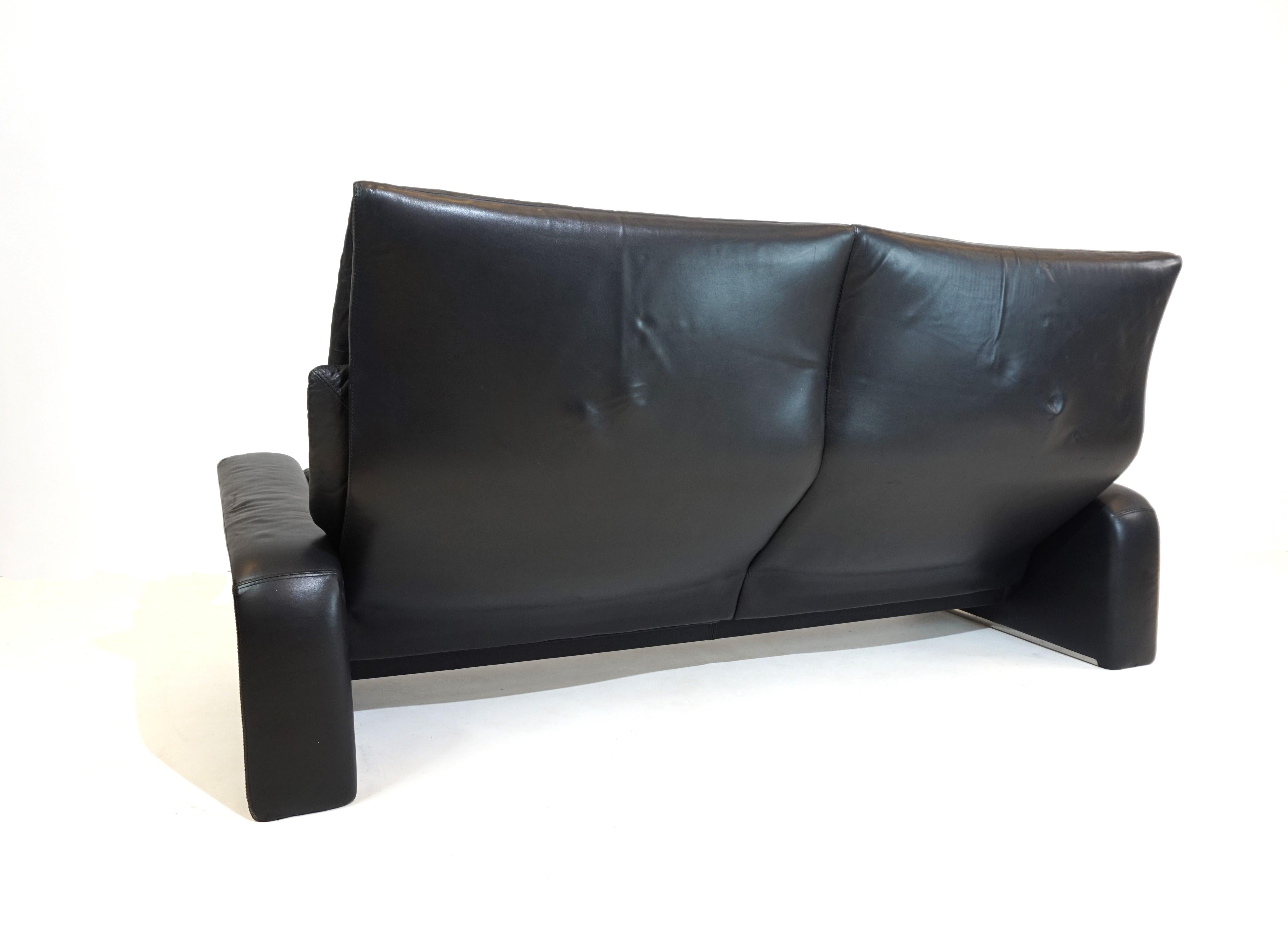 Late 20th Century Saporiti Italia 2 seater leather sofa by Giovanni Offredi For Sale