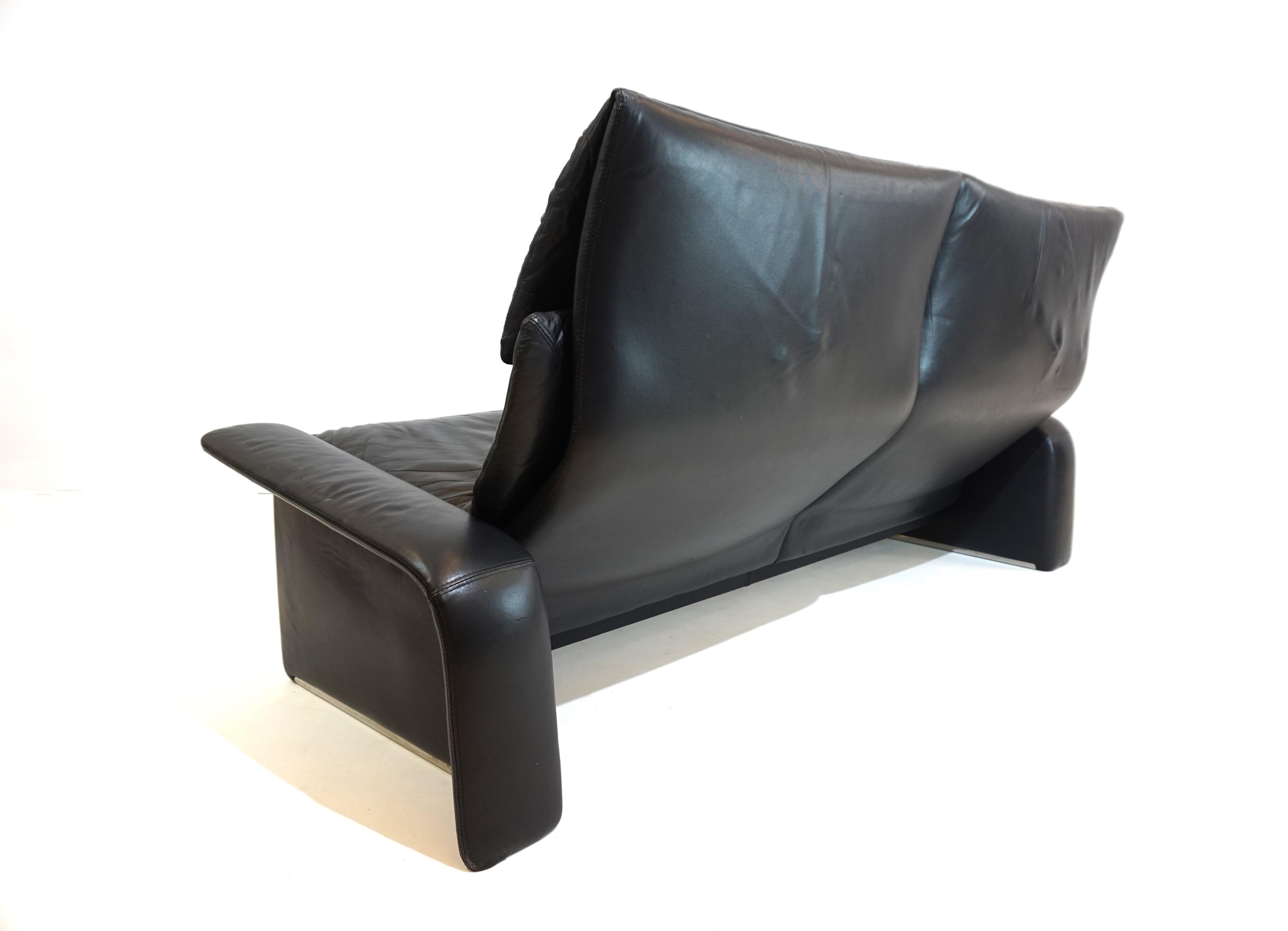 Leather Saporiti Italia 2 seater leather sofa by Giovanni Offredi For Sale
