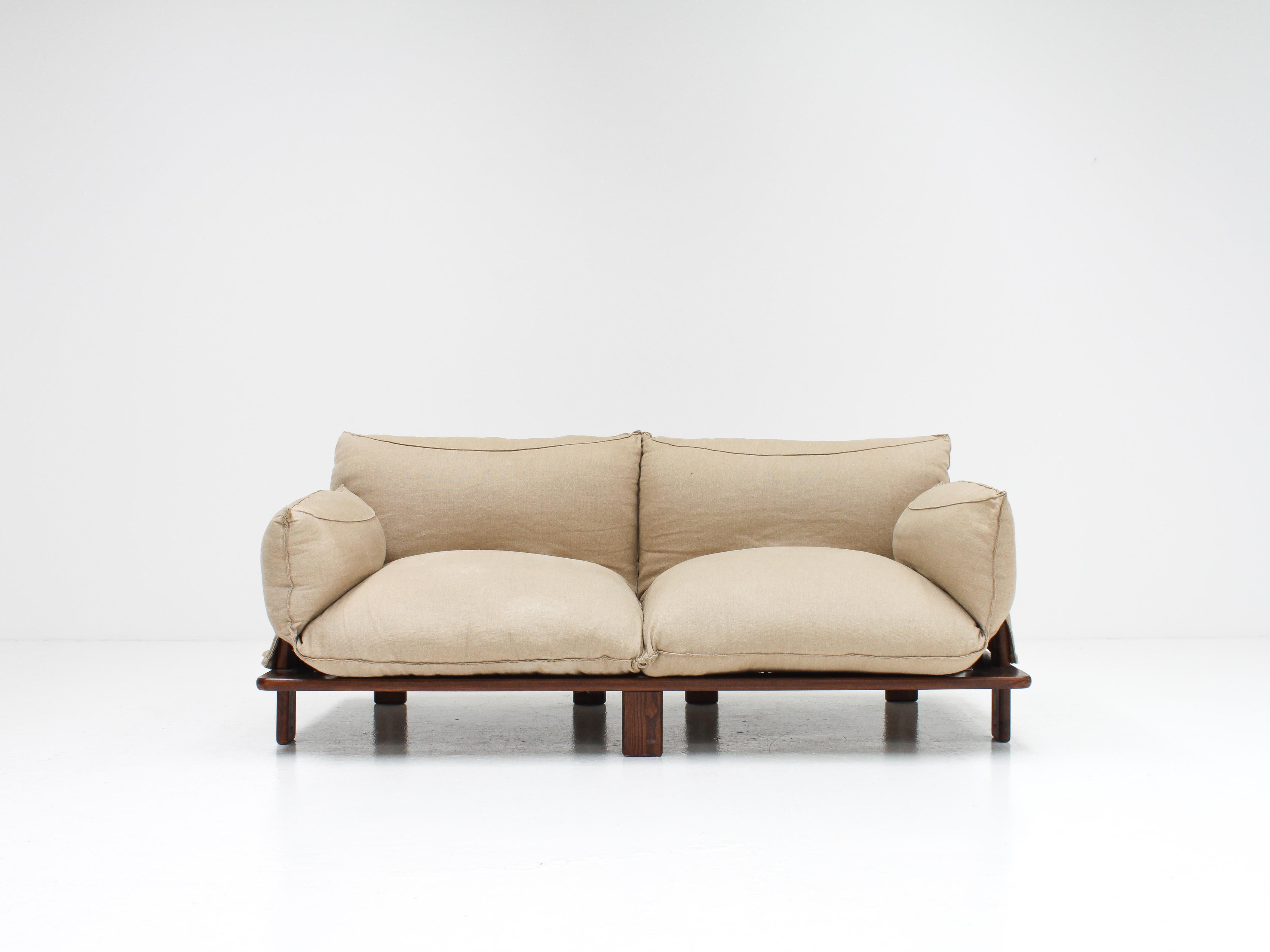 A beautiful and highly comfortable 2-seater sofa in original jute upholstery with a walnut base and manufactured by Saporiti, with the manufacturer's label in place.

We have attributed this sofa to Carlo Barloti because the design characteristics