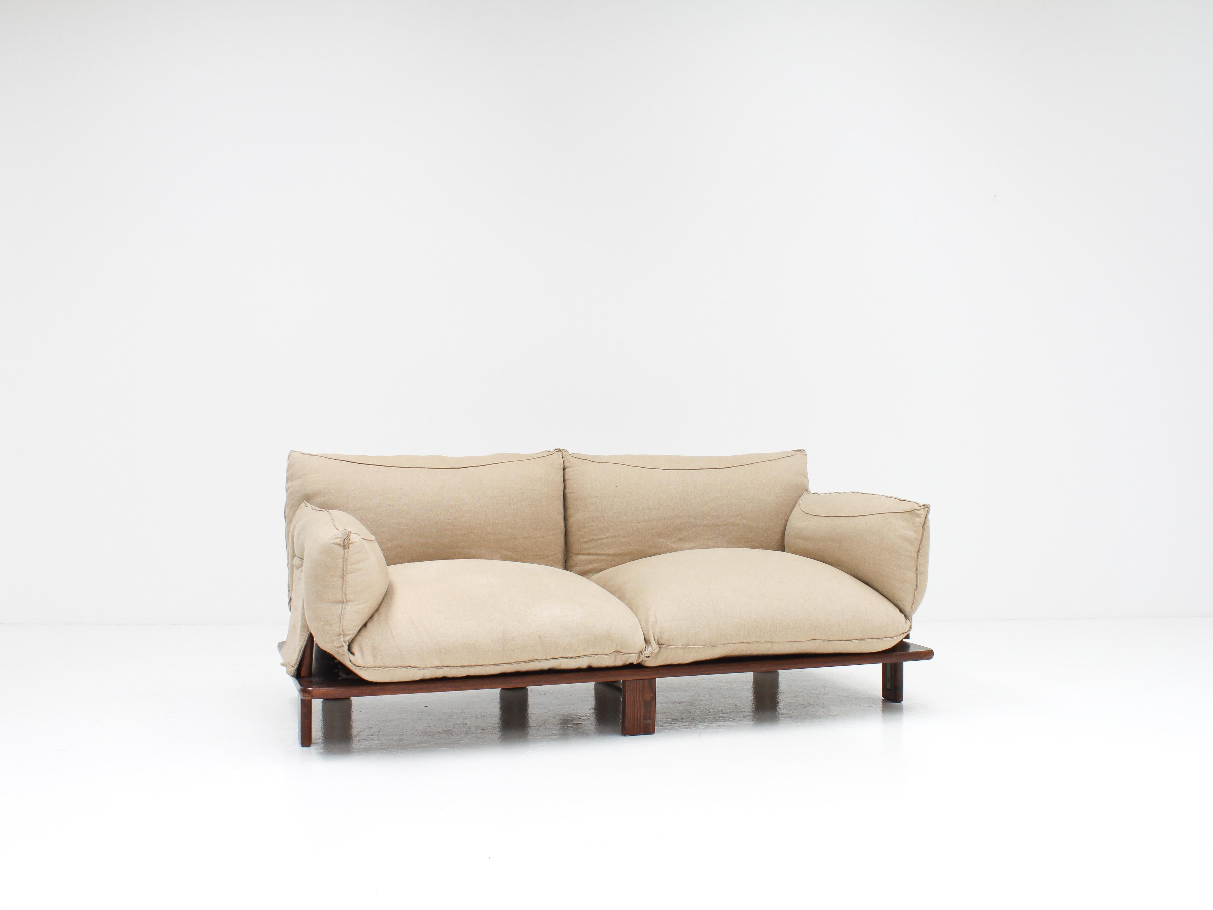 Mid-Century Modern Saporiti Italia 2-Seater Sofa in Jute & Walnut, Attrib. to Carlo Bartoli, 1970s