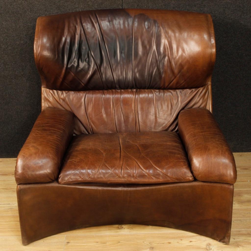 Italian armchair from the second half of the 20th century. Design furniture covered in high quality leather. Armchair of great measure and comfort produced by Saporiti Italia. Object in fabulous patina with some signs of wear on the leather, without