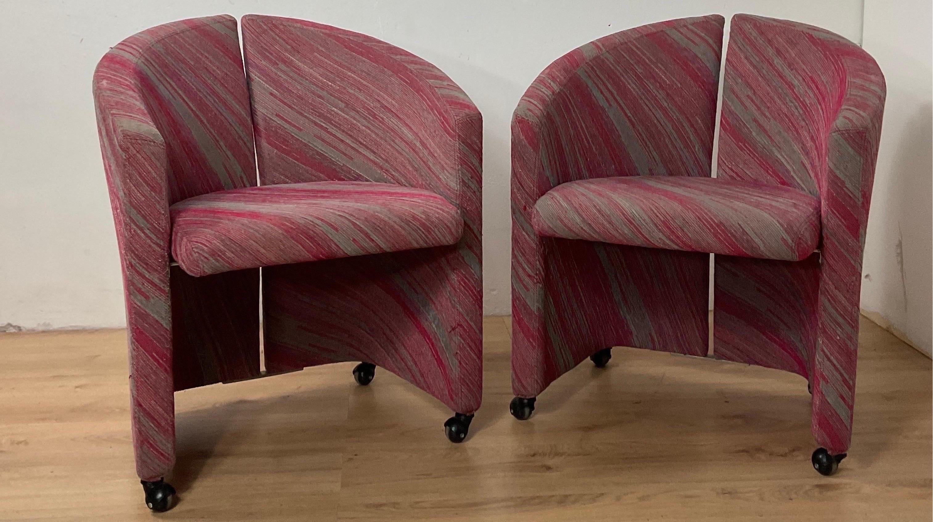 Magnificent fabric armchair from the 70s of the famous manufacturer Saporiti Italia. Very comfortable and in good condition.