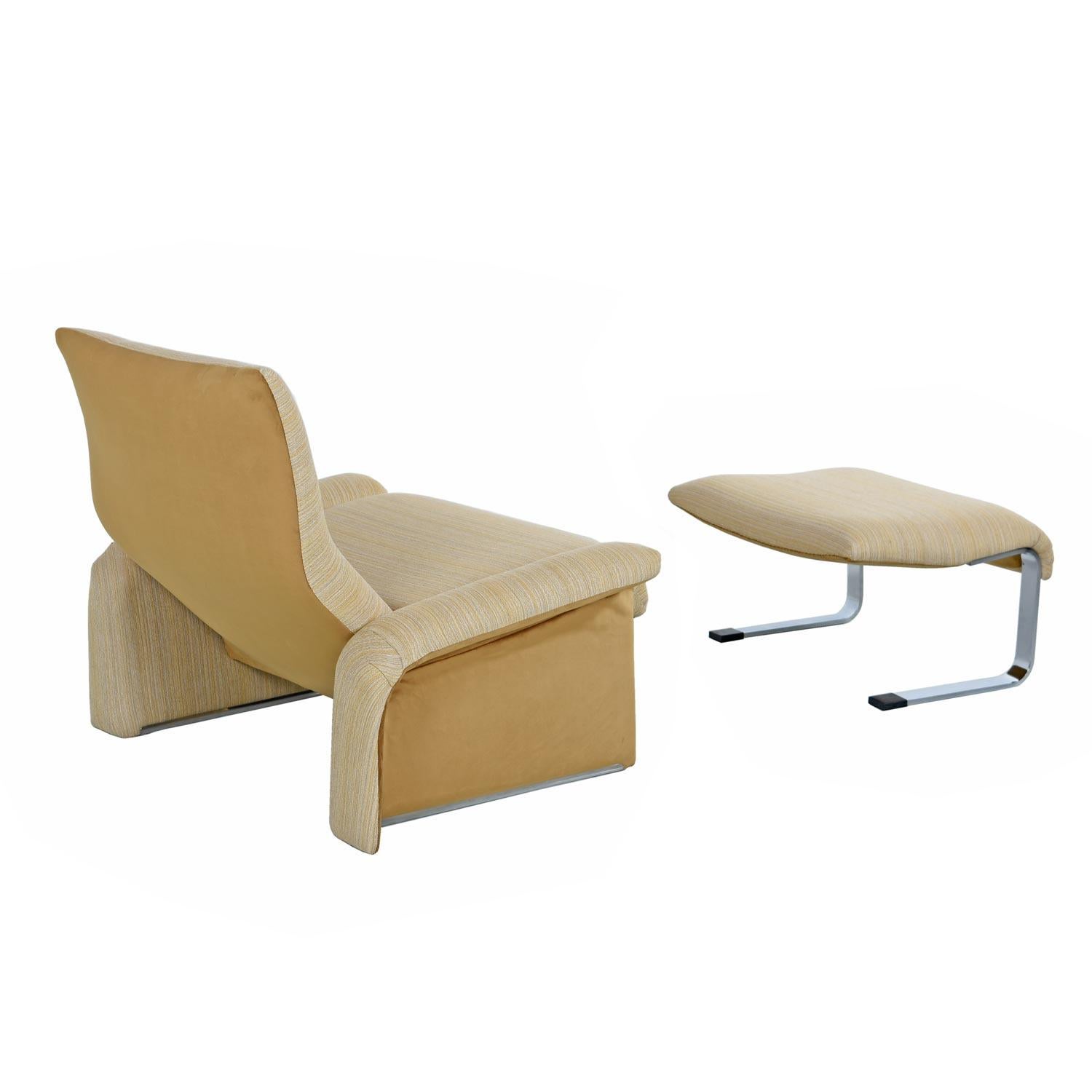 Mid-Century Modern Saporiti Italia Chrome Lounge Chairs and Ottomans by Giovanni Offredi