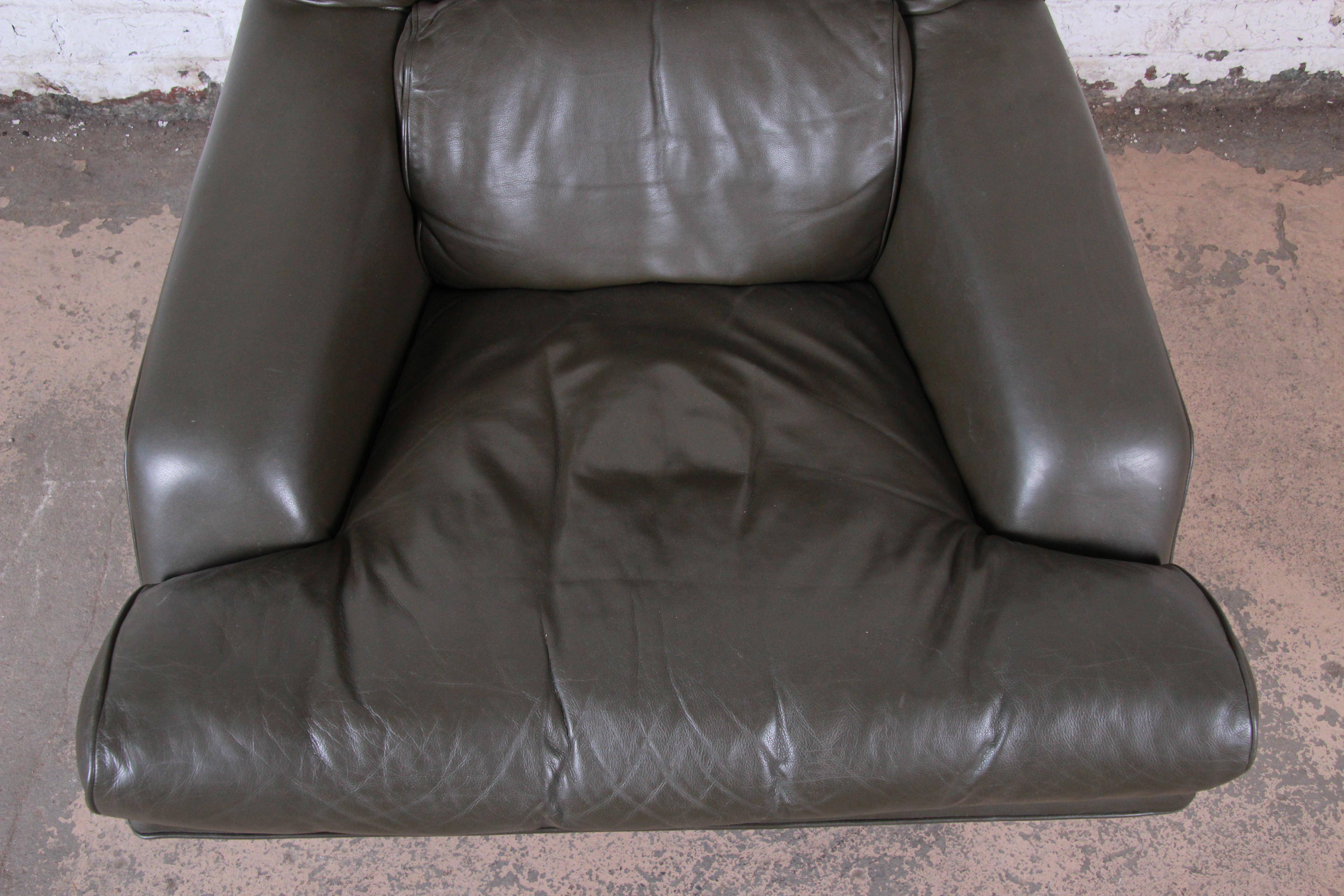 Saporiti Italia Mid-Century Modern Leather Lounge Chair and Ottoman, circa 1970s 3